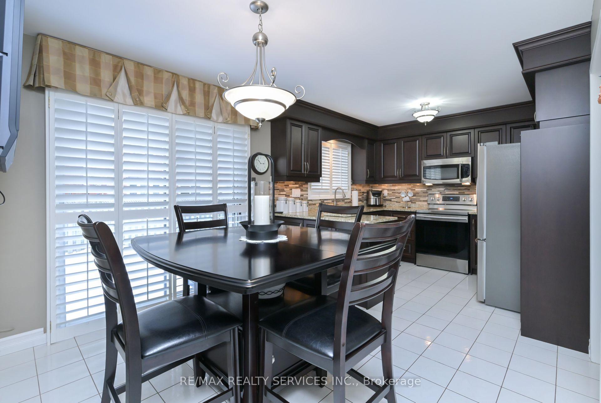 Photo 5 of 8 Michigan Avenue, Brampton, Fletcher's Creek South — HOMEH