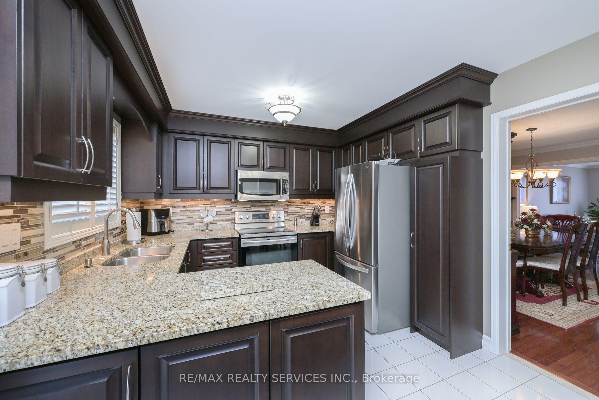 Photo 7 of 8 Michigan Avenue, Brampton, Fletcher's Creek South — HOMEH