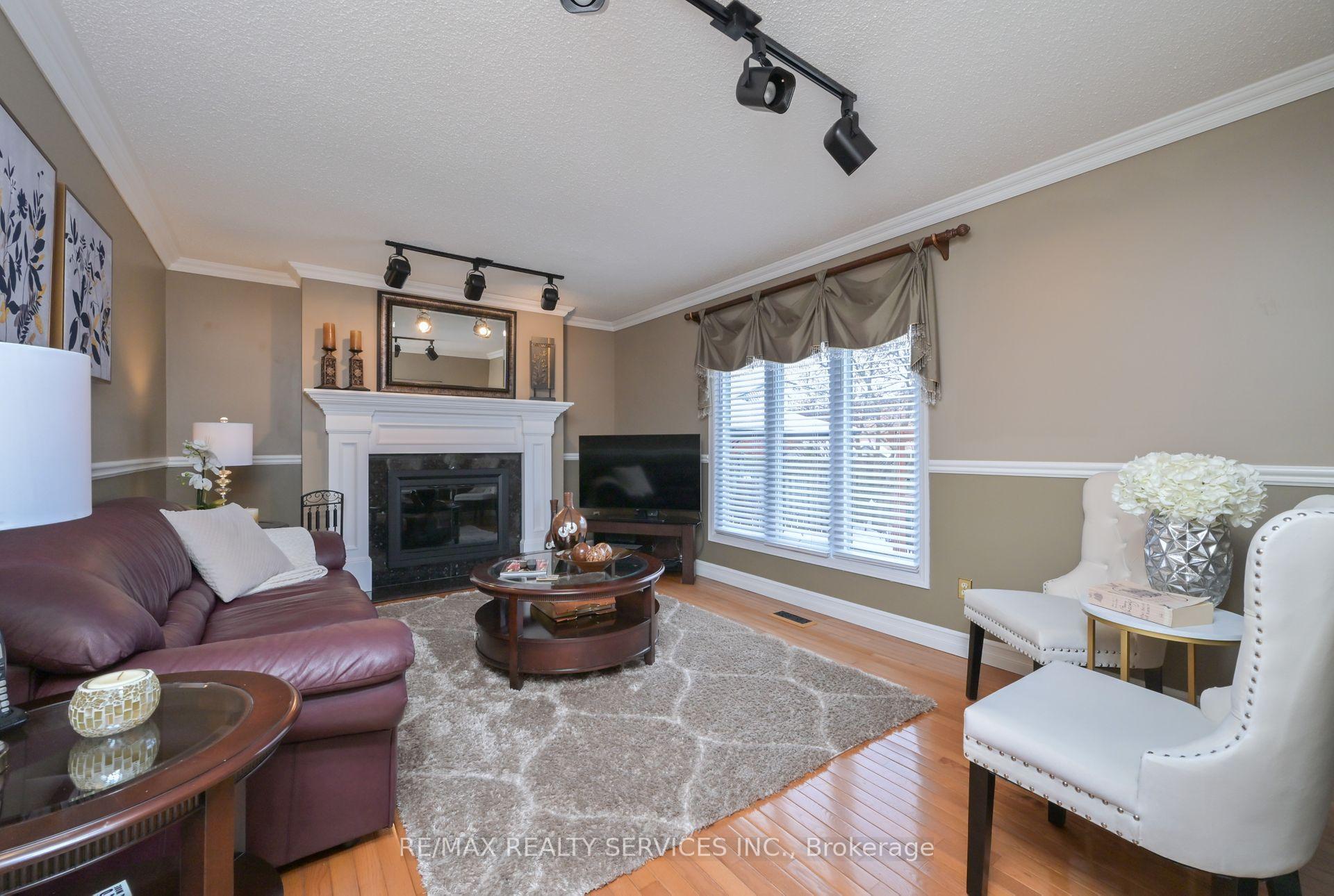 Photo 9 of 8 Michigan Avenue, Brampton, Fletcher's Creek South — HOMEH