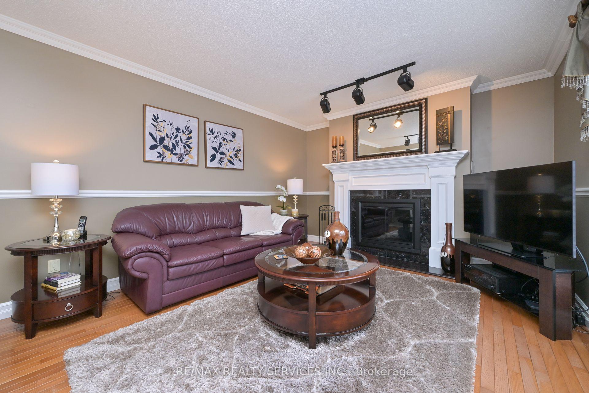 Photo 10 of 8 Michigan Avenue, Brampton, Fletcher's Creek South — HOMEH