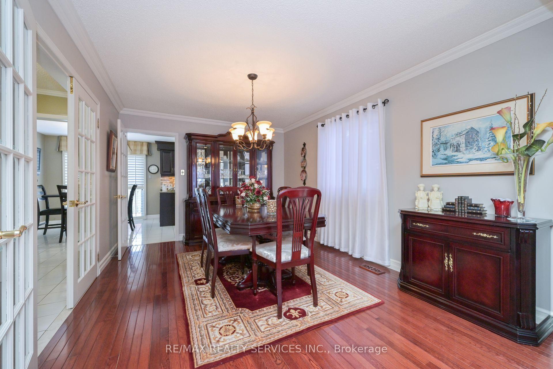Photo 11 of 8 Michigan Avenue, Brampton, Fletcher's Creek South — HOMEH