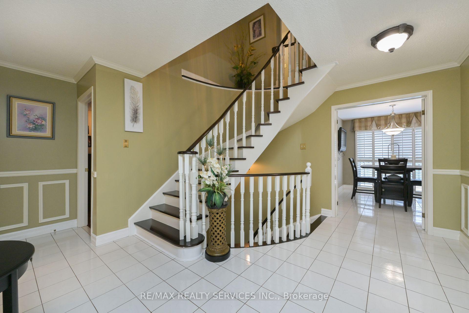 Photo 17 of 8 Michigan Avenue, Brampton, Fletcher's Creek South — HOMEH