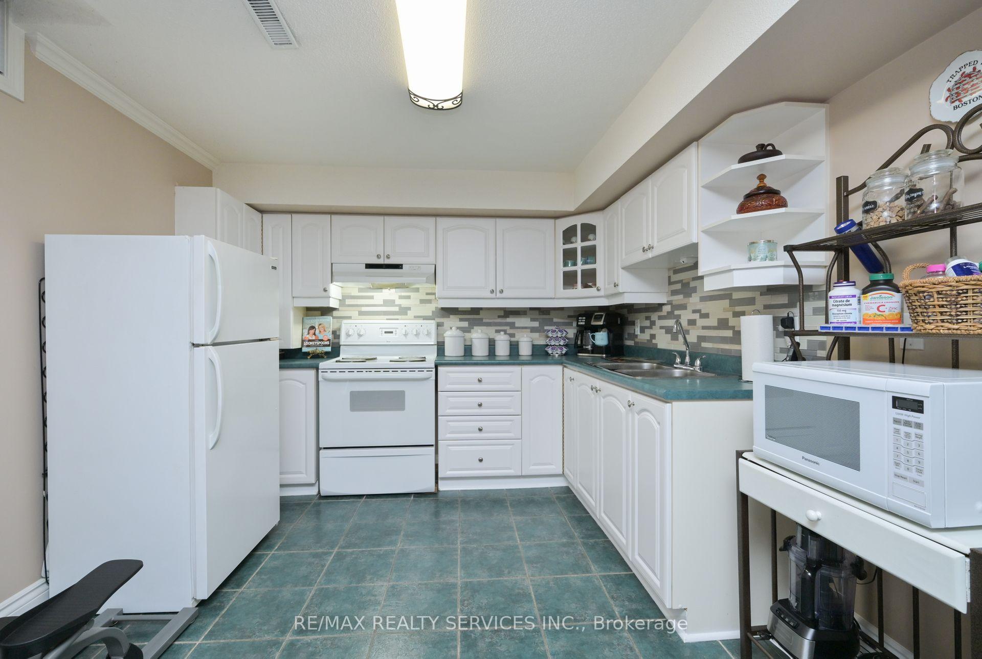 Photo 26 of 8 Michigan Avenue, Brampton, Fletcher's Creek South — HOMEH