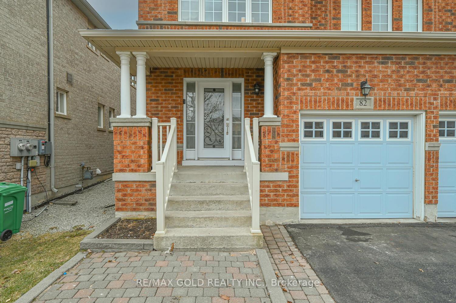 Photo 2 of 82 Crown Victoria Drive, Brampton, Fletcher's Meadow — HOMEH