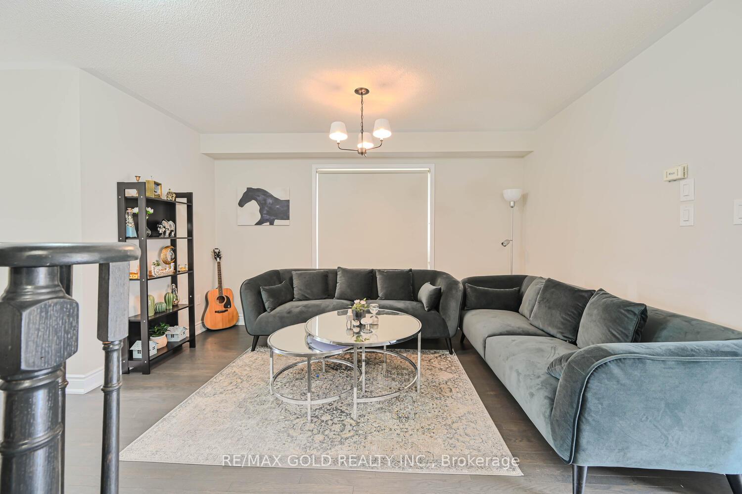 Photo 5 of 82 Crown Victoria Drive, Brampton, Fletcher's Meadow — HOMEH