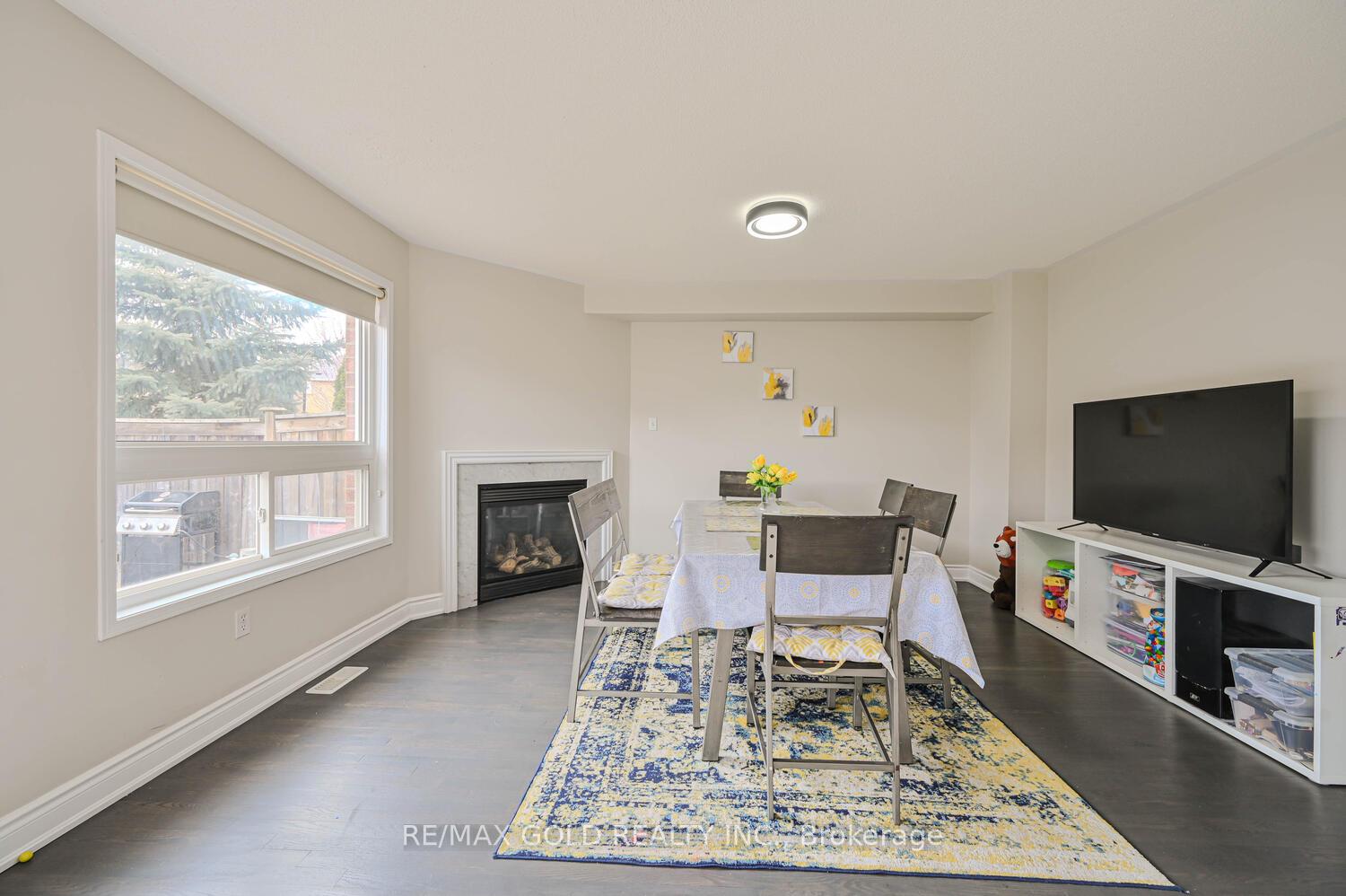 Photo 7 of 82 Crown Victoria Drive, Brampton, Fletcher's Meadow — HOMEH
