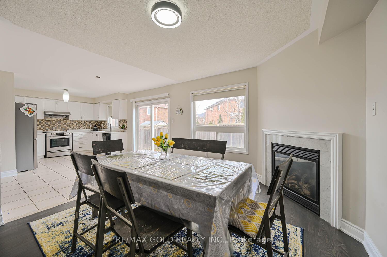 Photo 8 of 82 Crown Victoria Drive, Brampton, Fletcher's Meadow — HOMEH