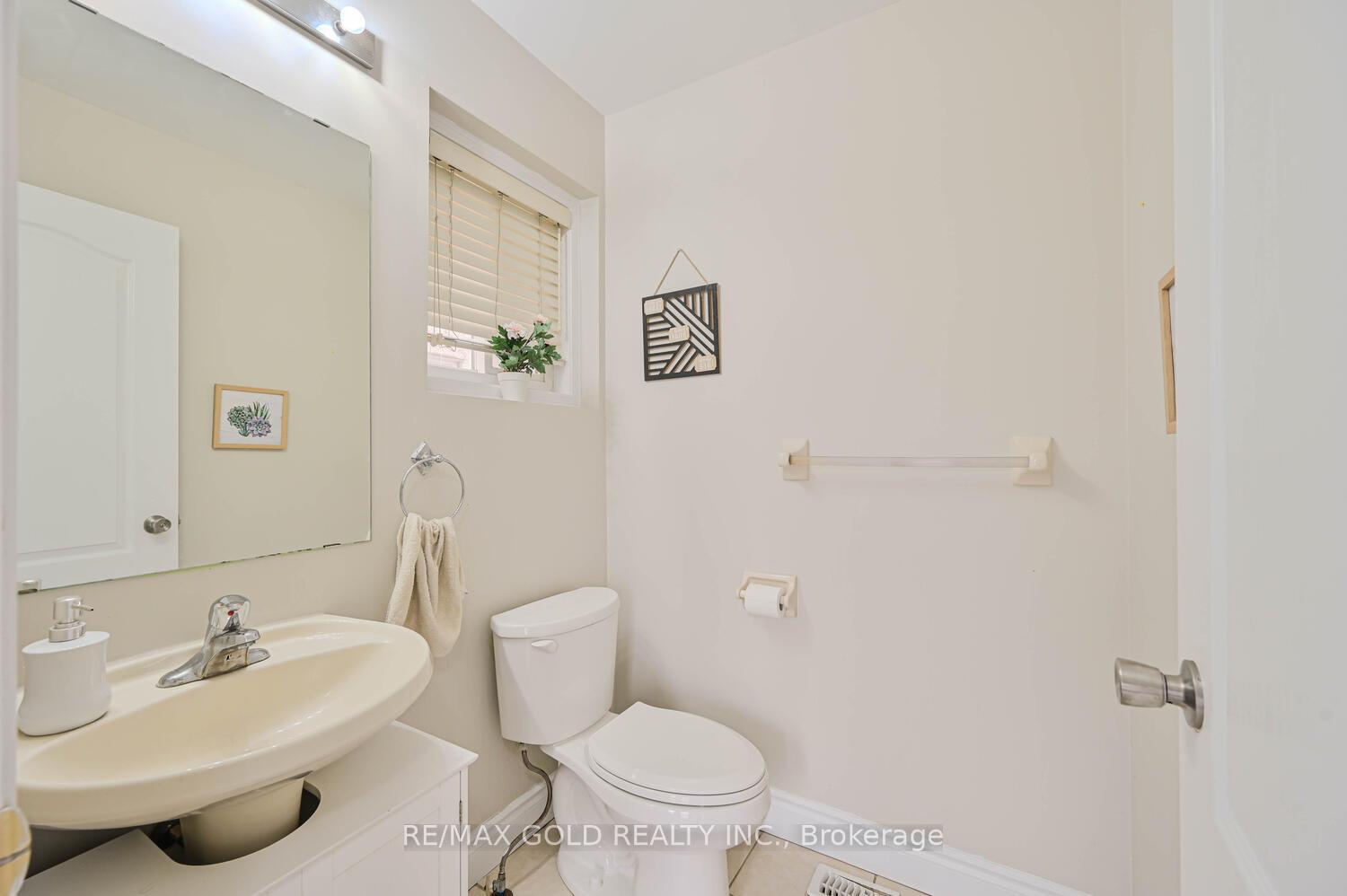 Photo 15 of 82 Crown Victoria Drive, Brampton, Fletcher's Meadow — HOMEH