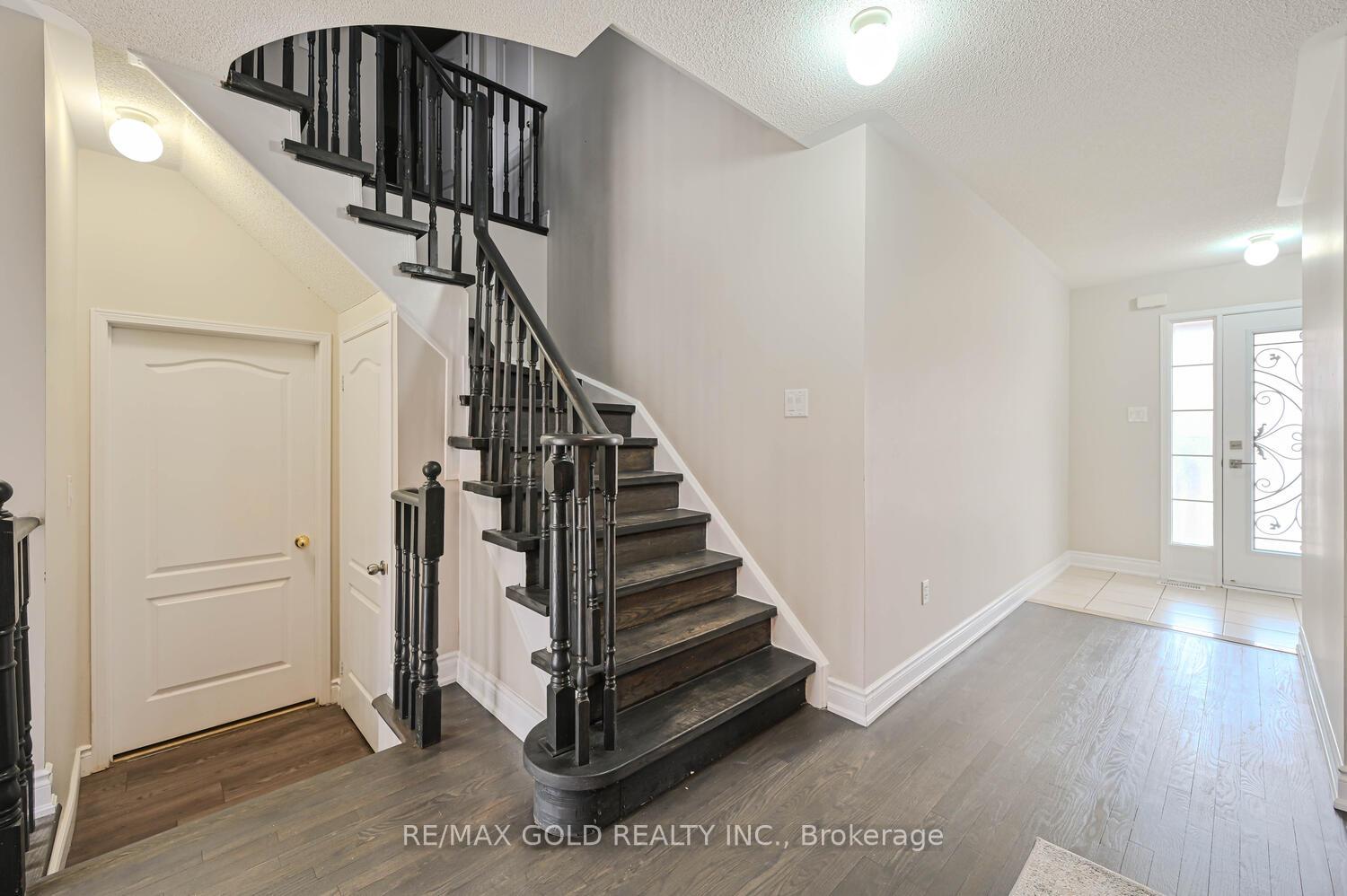 Photo 17 of 82 Crown Victoria Drive, Brampton, Fletcher's Meadow — HOMEH