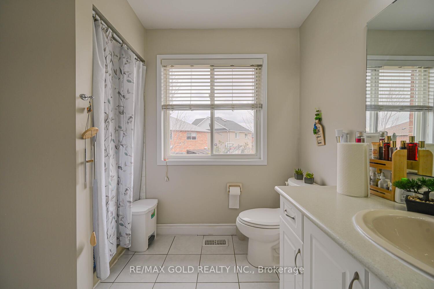 Photo 22 of 82 Crown Victoria Drive, Brampton, Fletcher's Meadow — HOMEH