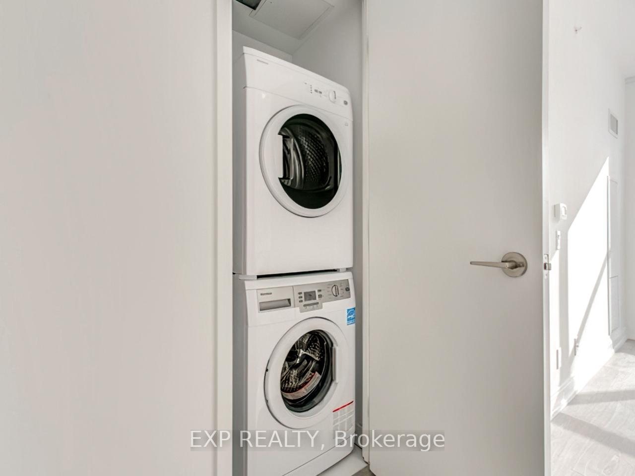 Photo 3 of Unit 2208, 181 Dundas Street E, Toronto, Church-Yonge Corridor — HOMEH