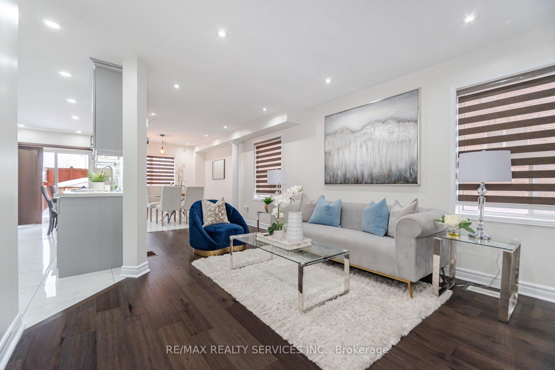 Photo 5 of 46 Hollowgrove Boulevard, Brampton, Vales of Castlemore — HOMEH