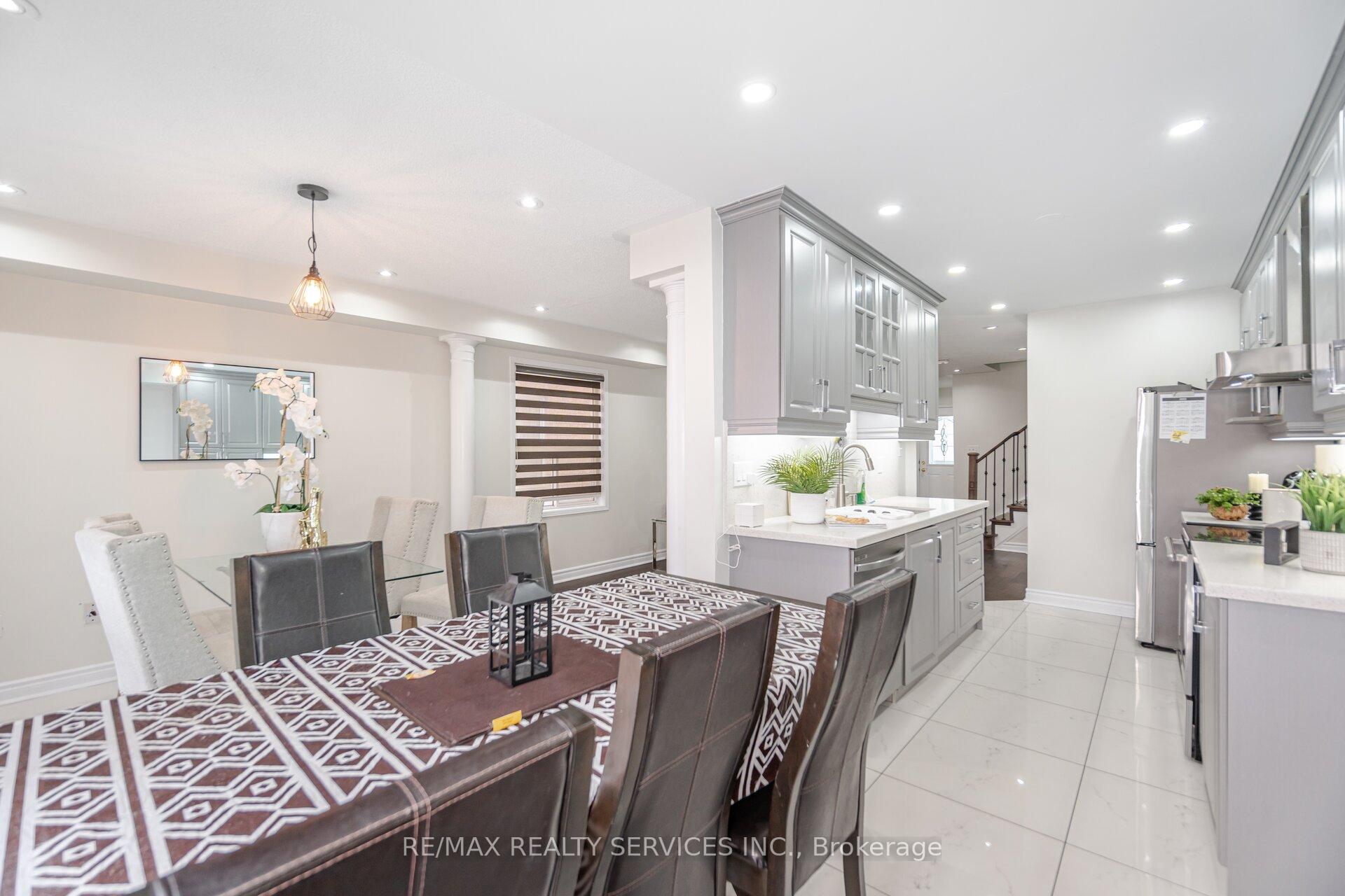 Photo 10 of 46 Hollowgrove Boulevard, Brampton, Vales of Castlemore — HOMEH