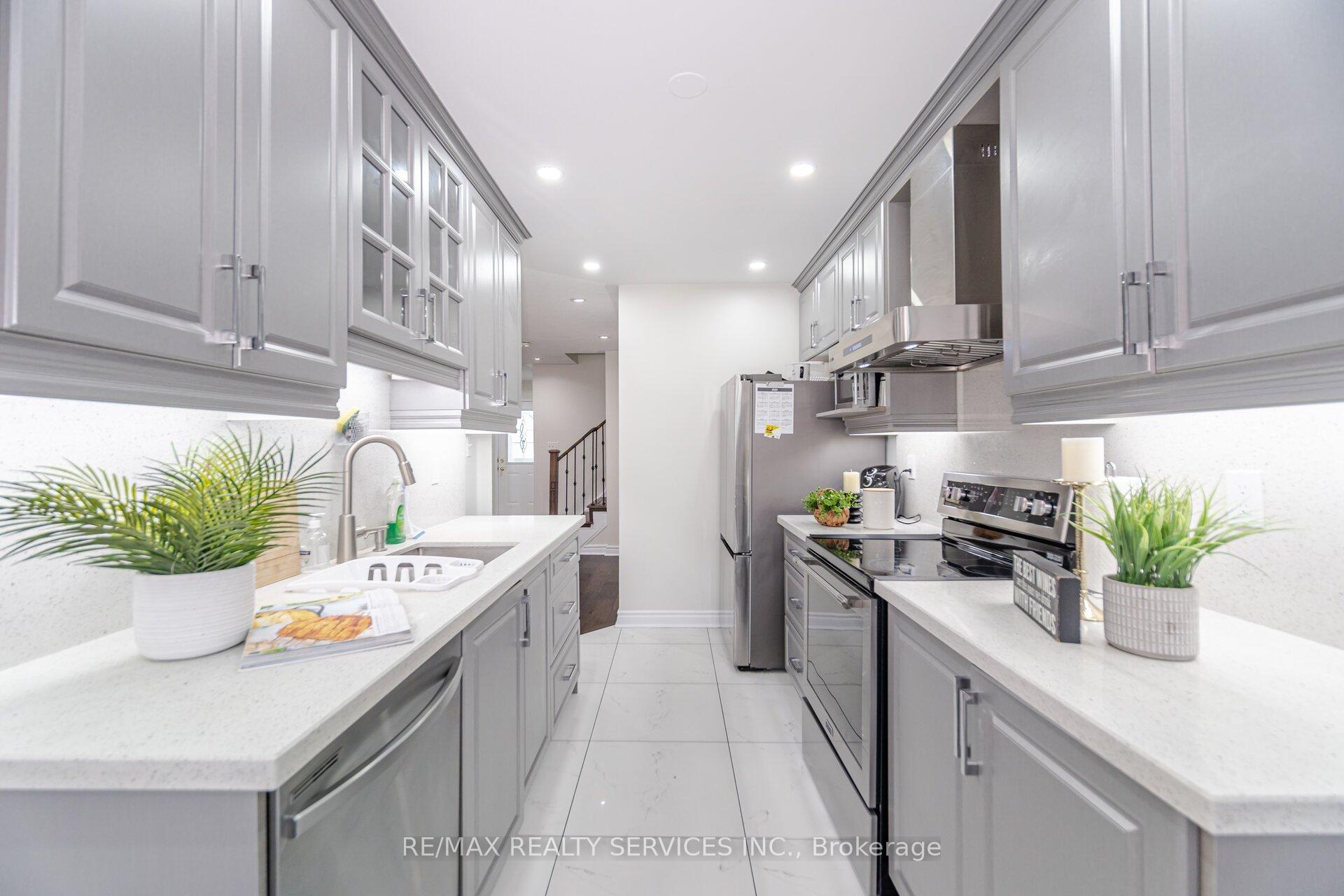 Photo 13 of 46 Hollowgrove Boulevard, Brampton, Vales of Castlemore — HOMEH