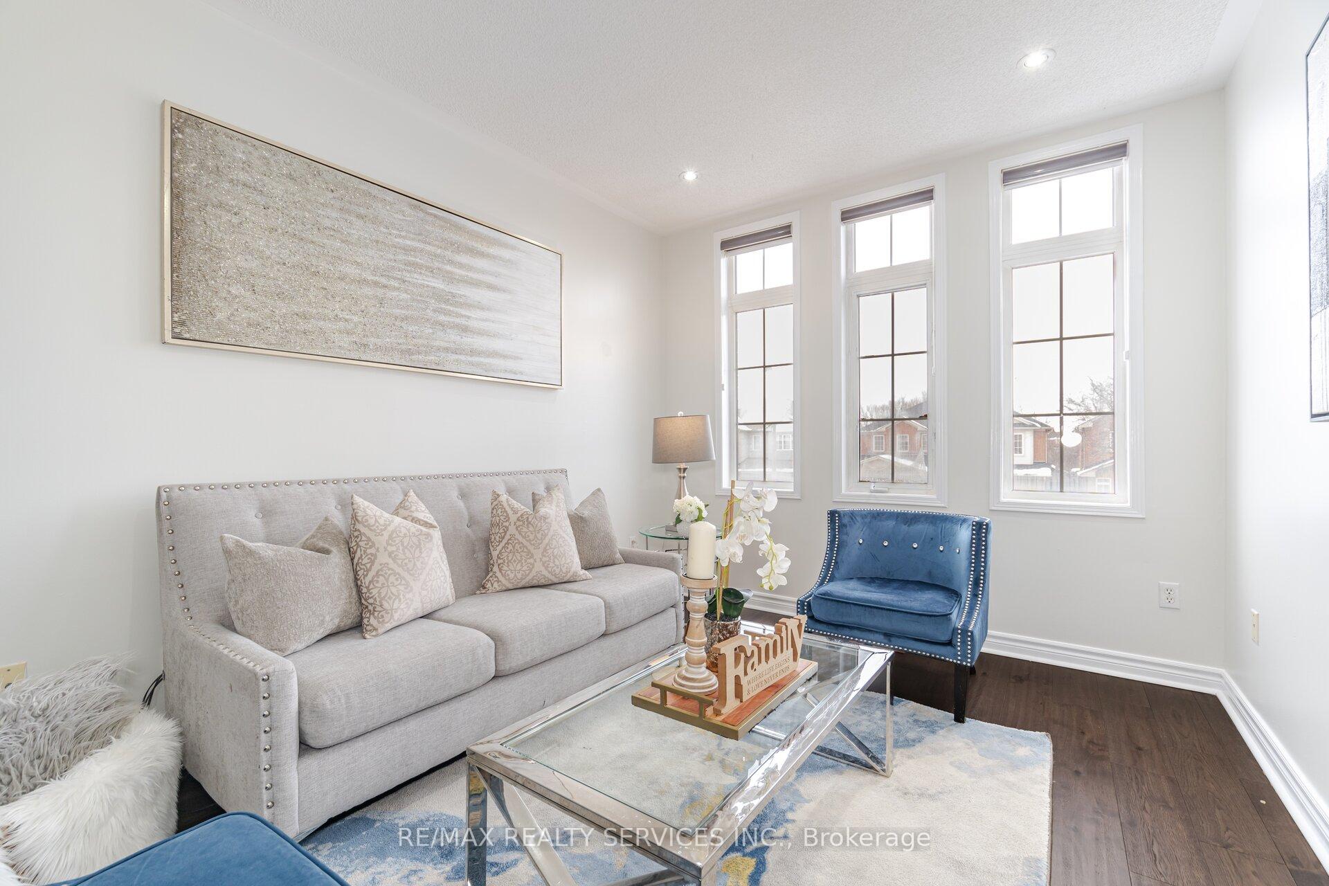 Photo 16 of 46 Hollowgrove Boulevard, Brampton, Vales of Castlemore — HOMEH