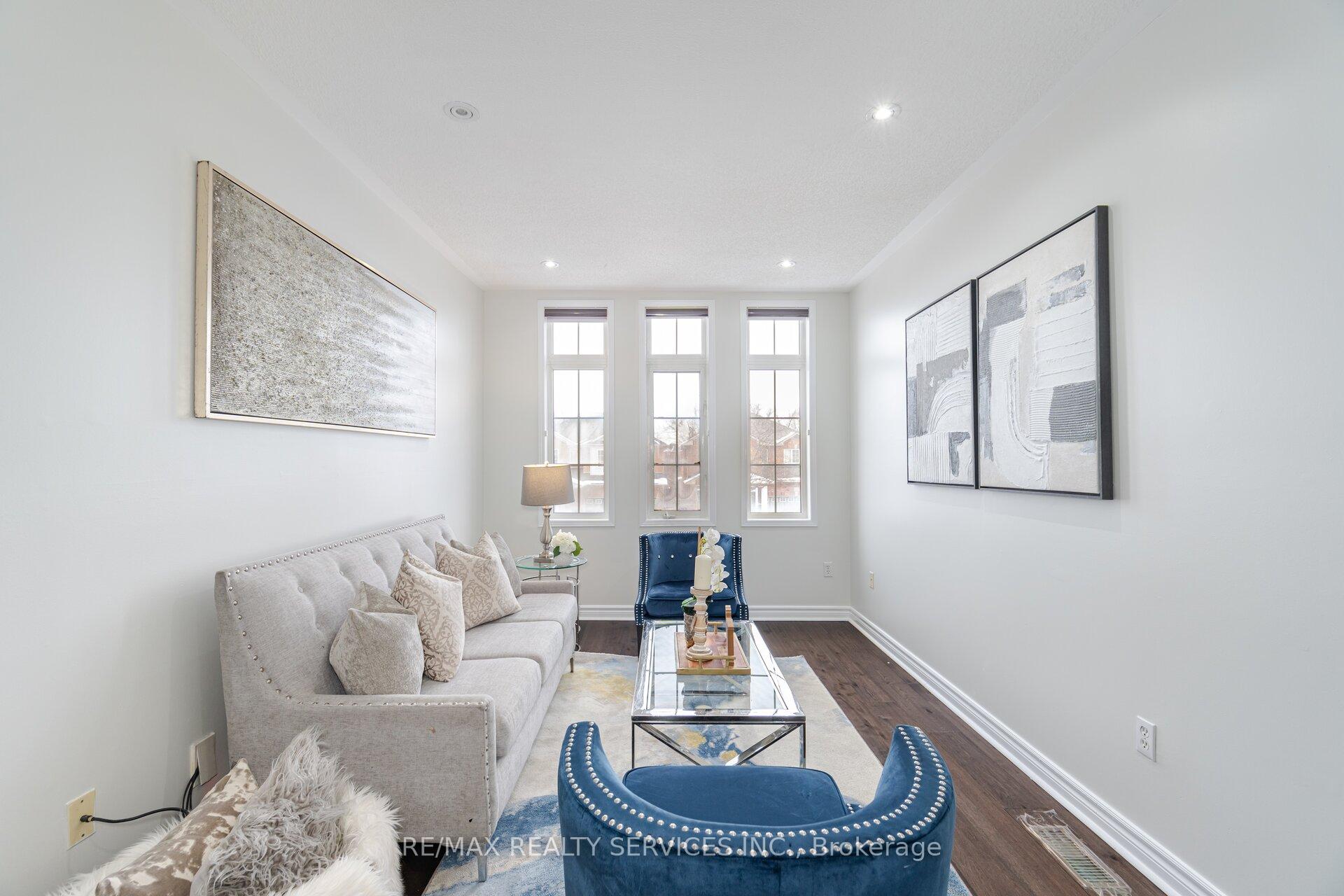 Photo 17 of 46 Hollowgrove Boulevard, Brampton, Vales of Castlemore — HOMEH