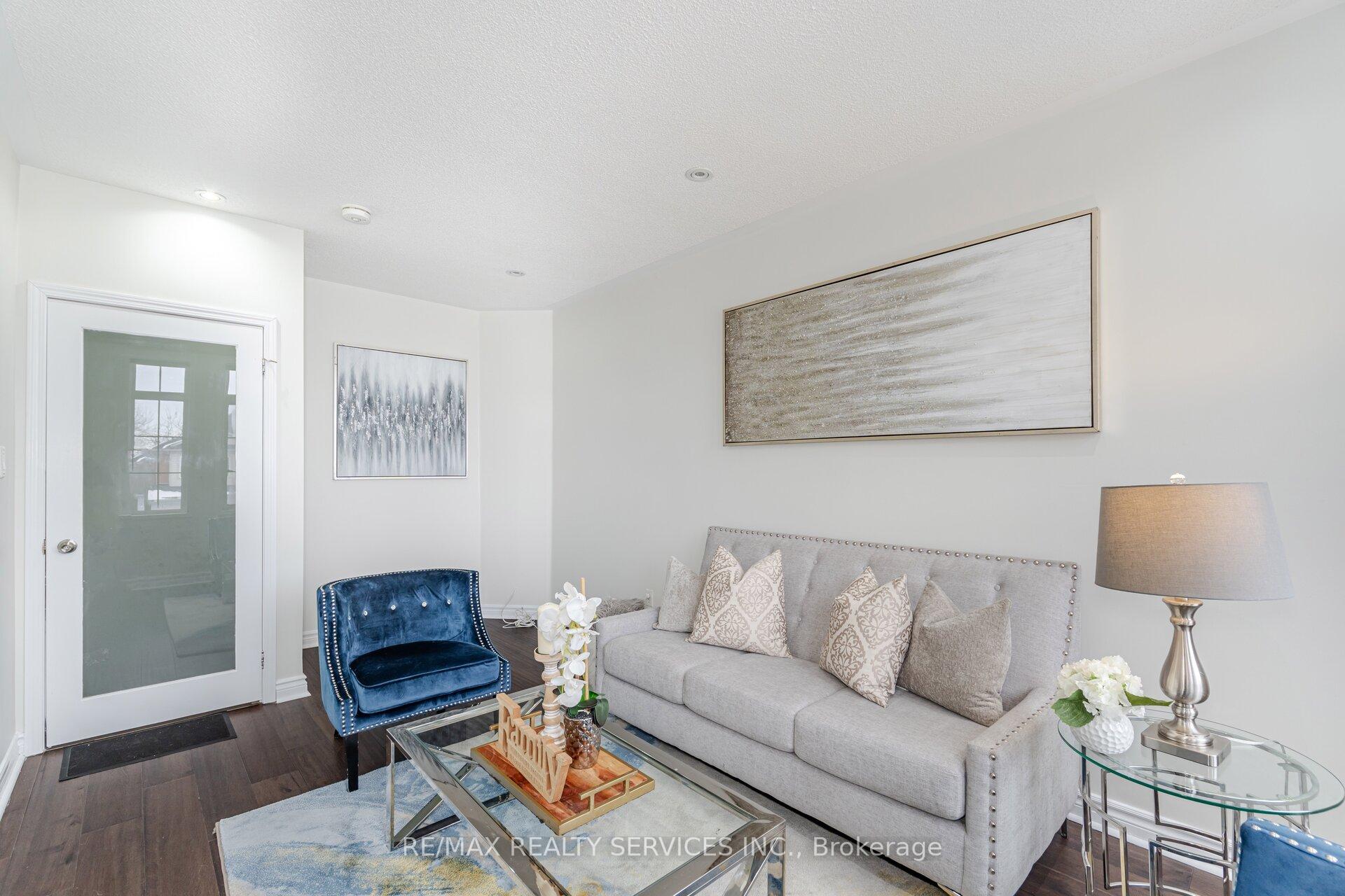 Photo 18 of 46 Hollowgrove Boulevard, Brampton, Vales of Castlemore — HOMEH