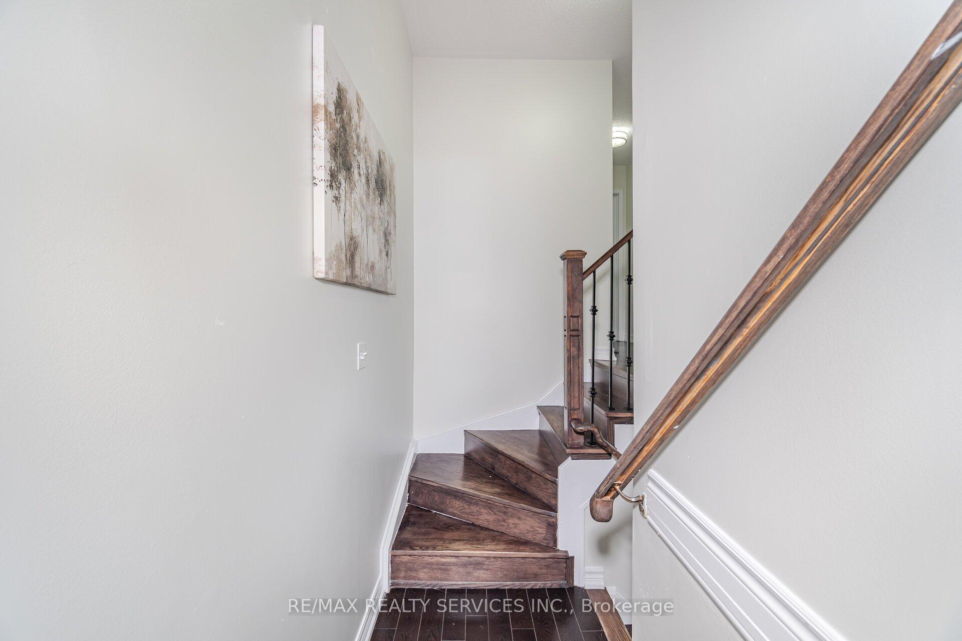 Photo 19 of 46 Hollowgrove Boulevard, Brampton, Vales of Castlemore — HOMEH