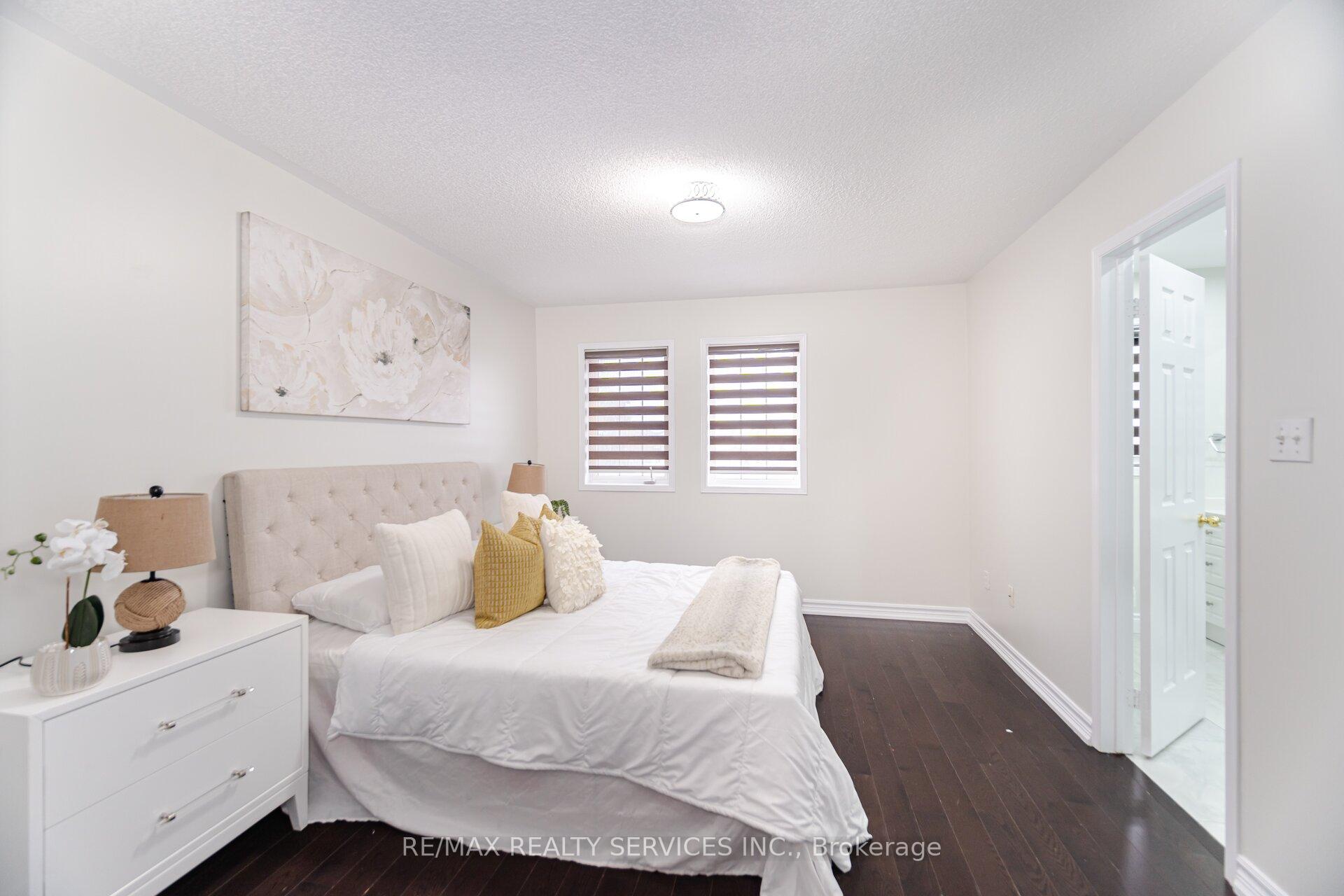 Photo 23 of 46 Hollowgrove Boulevard, Brampton, Vales of Castlemore — HOMEH
