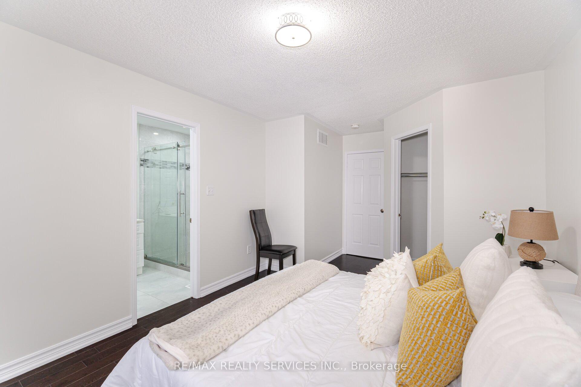 Photo 24 of 46 Hollowgrove Boulevard, Brampton, Vales of Castlemore — HOMEH