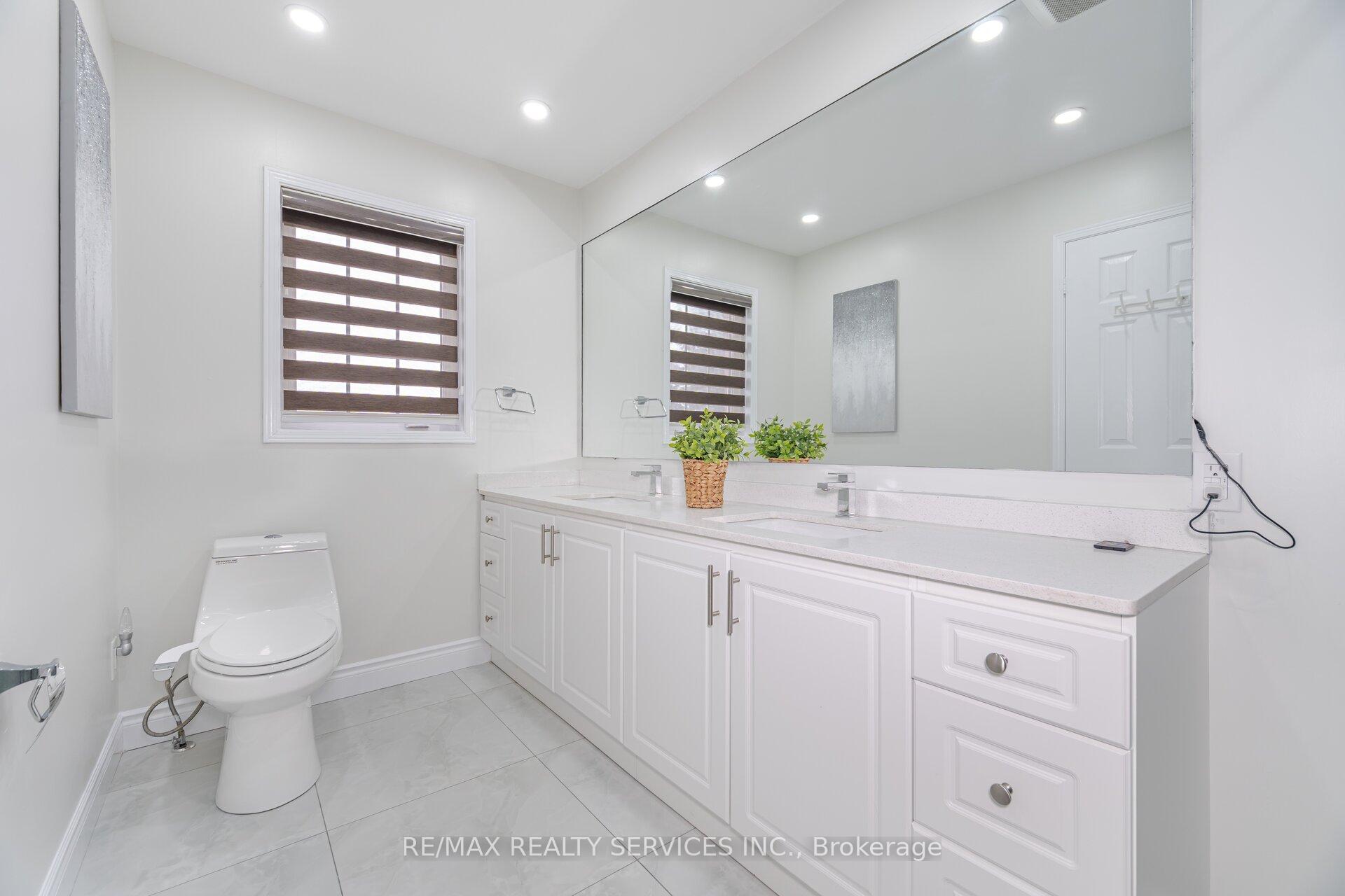 Photo 25 of 46 Hollowgrove Boulevard, Brampton, Vales of Castlemore — HOMEH