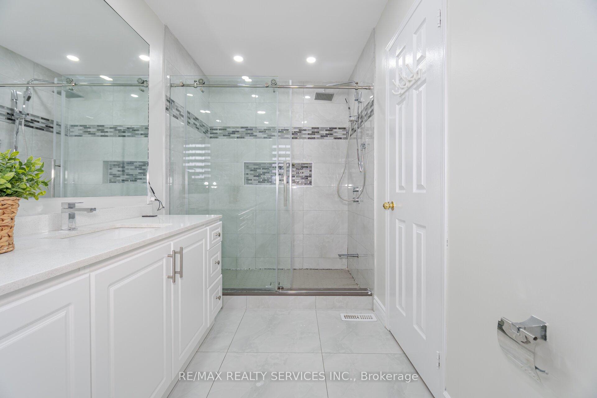 Photo 26 of 46 Hollowgrove Boulevard, Brampton, Vales of Castlemore — HOMEH