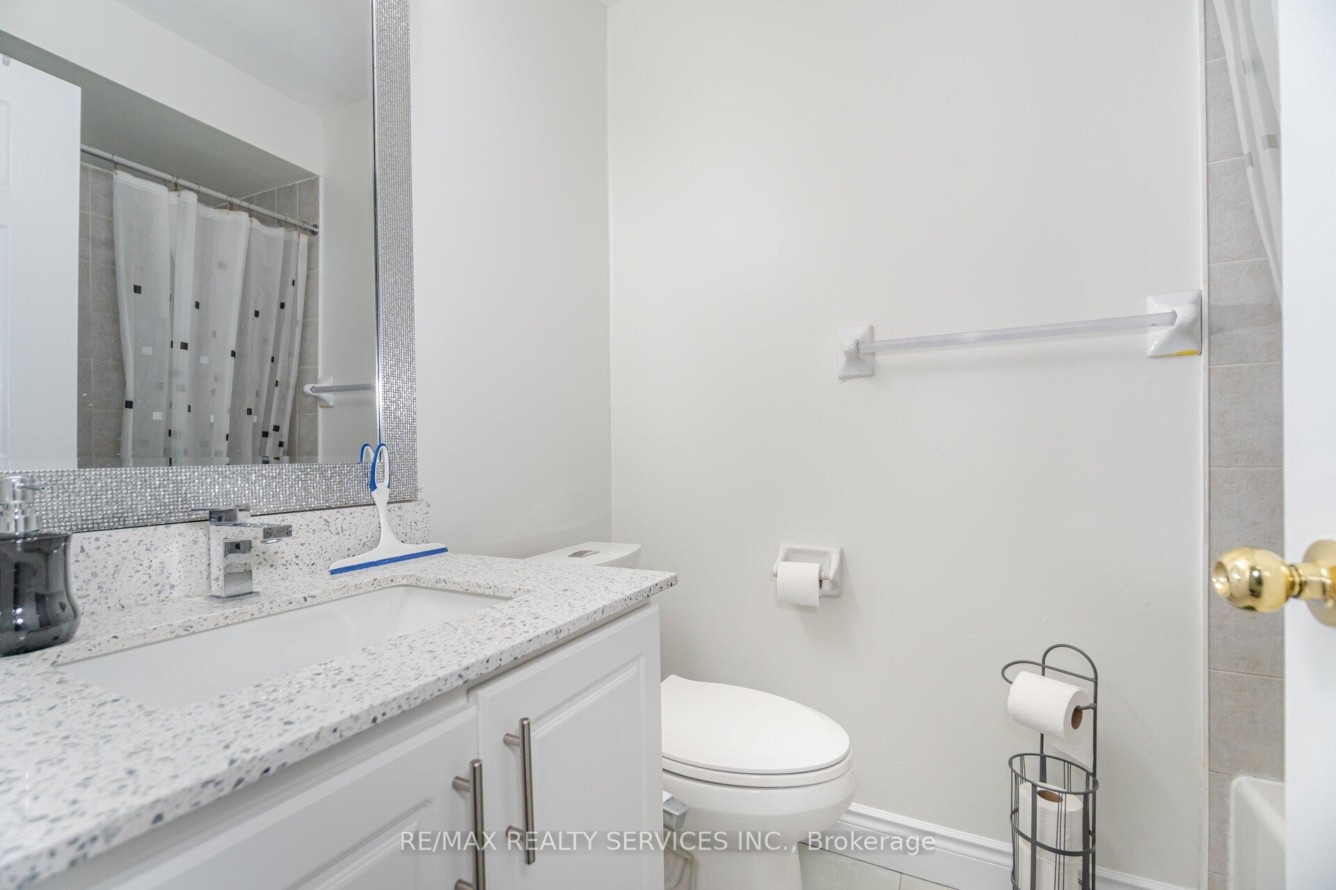 Photo 29 of 46 Hollowgrove Boulevard, Brampton, Vales of Castlemore — HOMEH