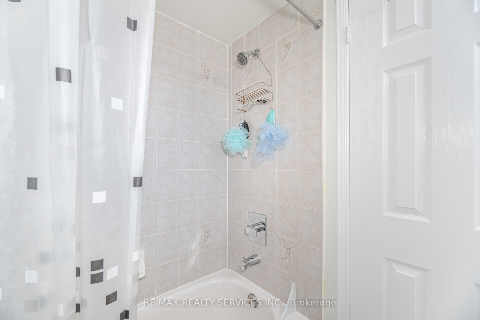 Photo 30 of 46 Hollowgrove Boulevard, Brampton, Vales of Castlemore — HOMEH