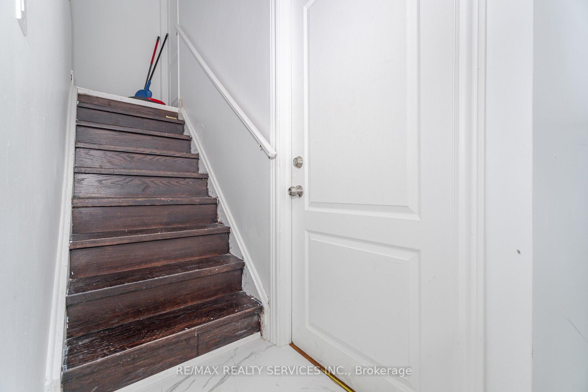 Photo 31 of 46 Hollowgrove Boulevard, Brampton, Vales of Castlemore — HOMEH