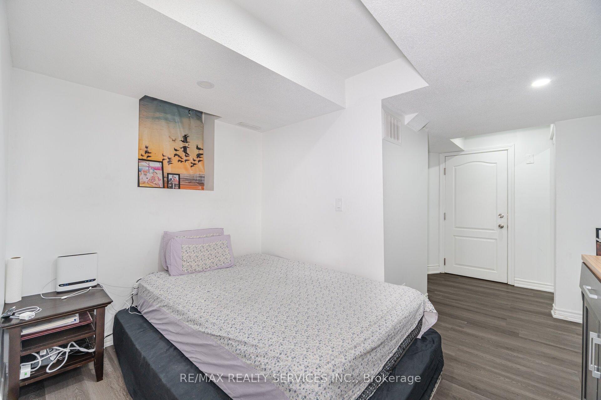 Photo 33 of 46 Hollowgrove Boulevard, Brampton, Vales of Castlemore — HOMEH
