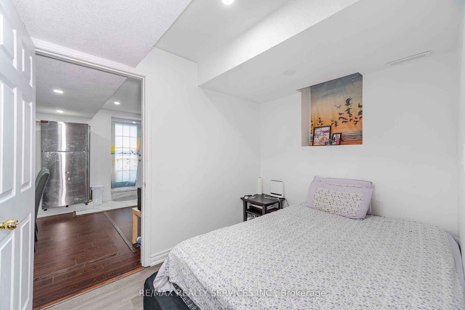 Photo 34 of 46 Hollowgrove Boulevard, Brampton, Vales of Castlemore — HOMEH