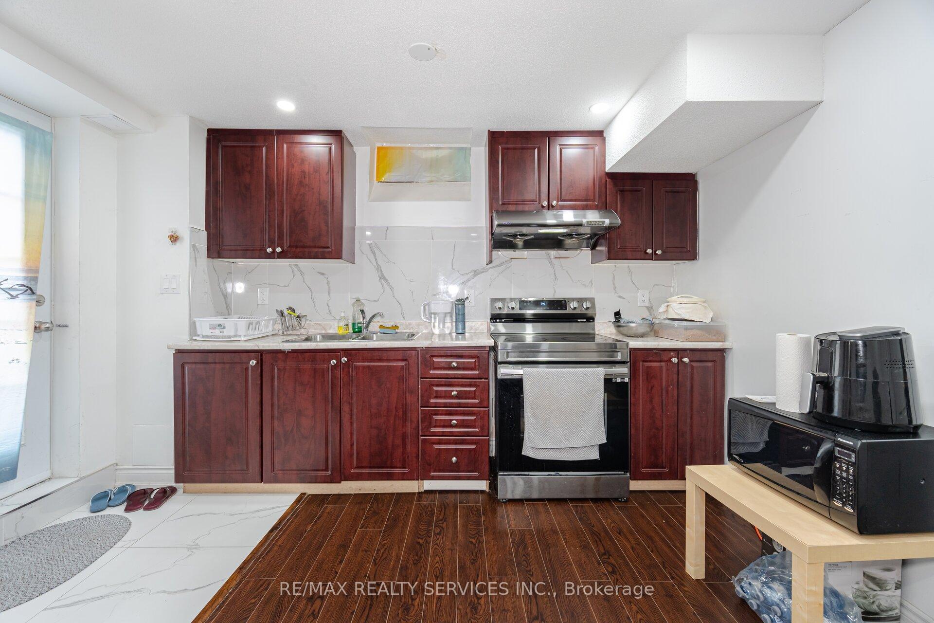 Photo 36 of 46 Hollowgrove Boulevard, Brampton, Vales of Castlemore — HOMEH