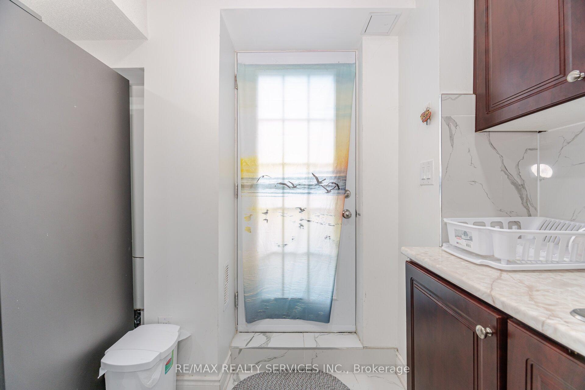 Photo 38 of 46 Hollowgrove Boulevard, Brampton, Vales of Castlemore — HOMEH