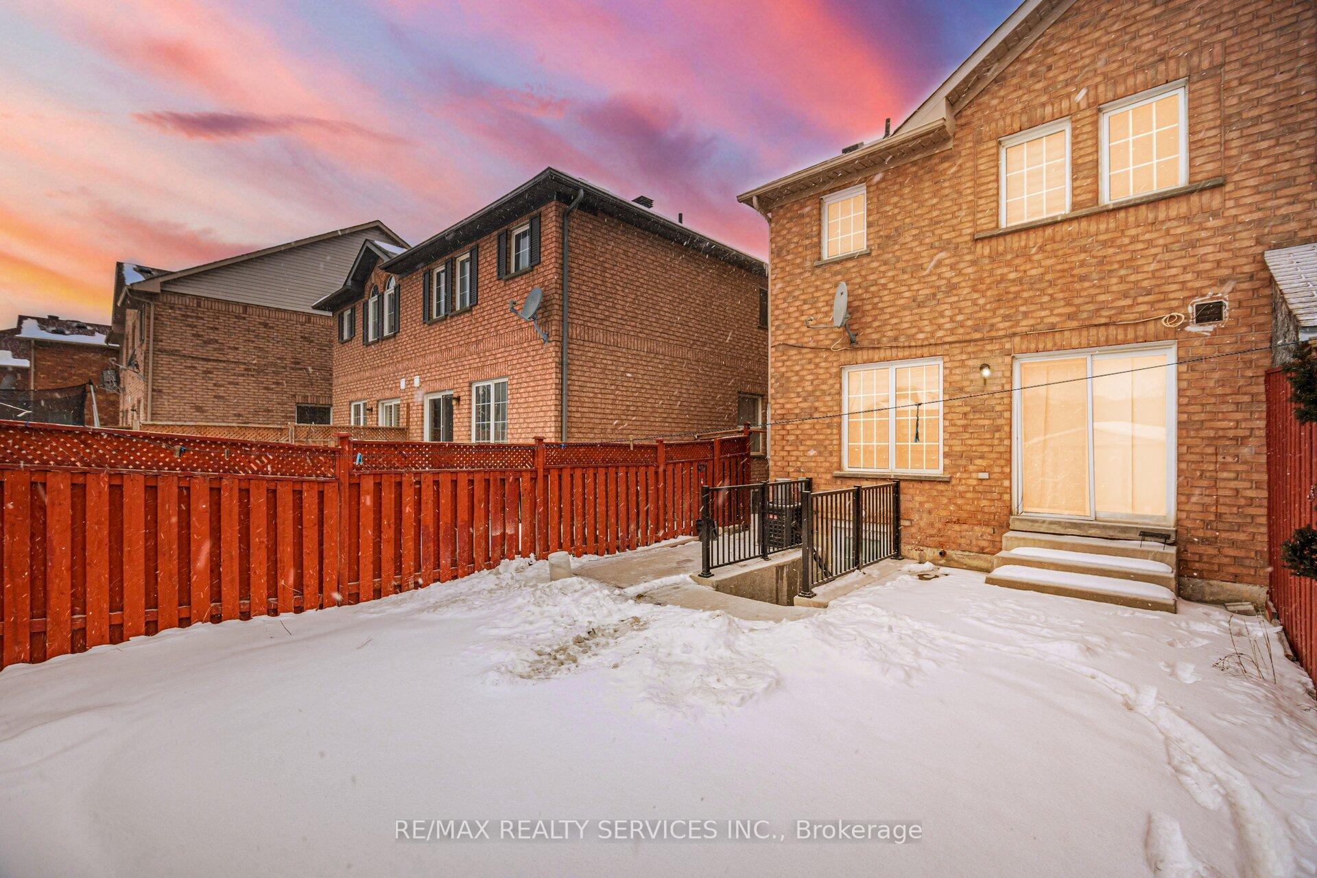Photo 41 of 46 Hollowgrove Boulevard, Brampton, Vales of Castlemore — HOMEH