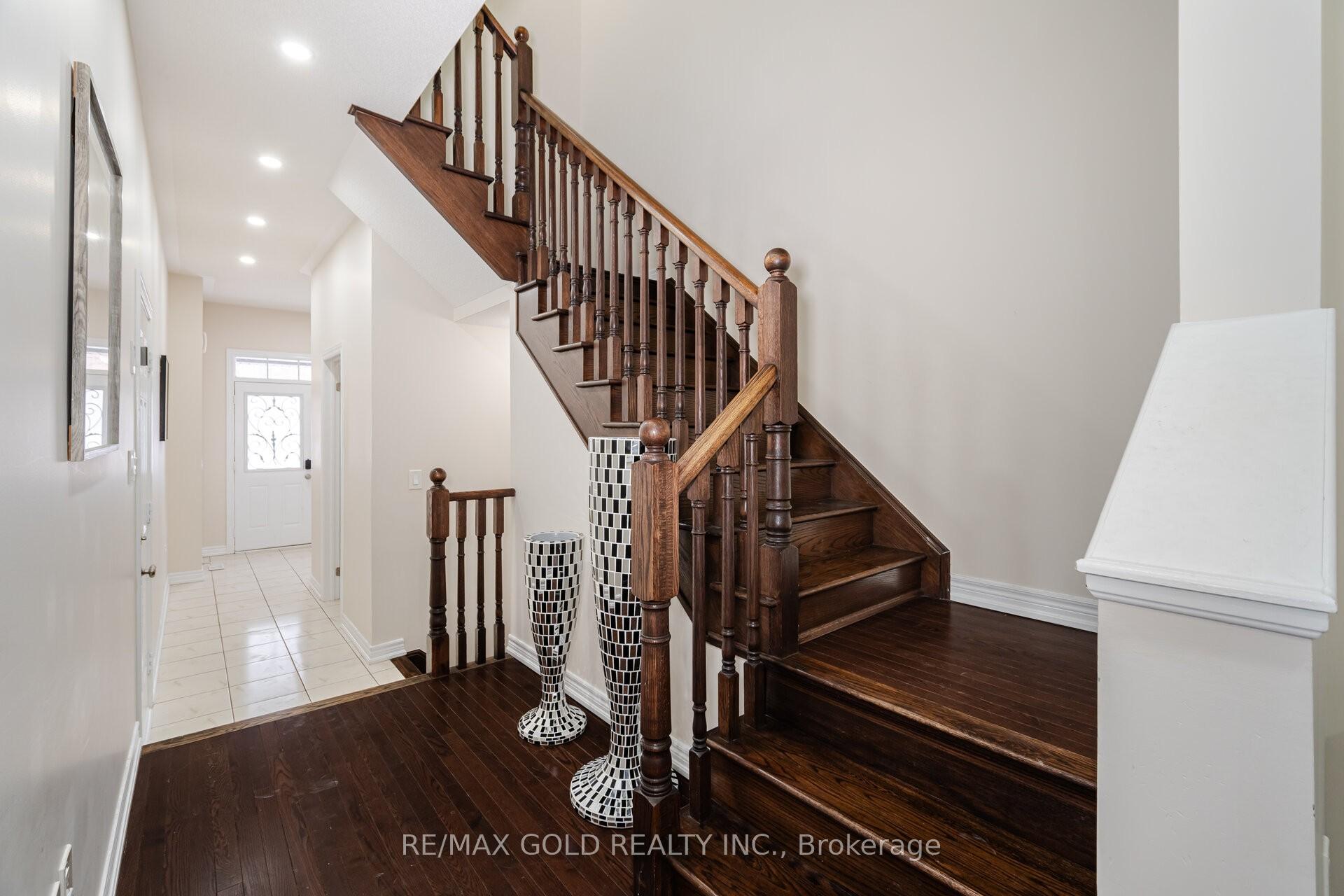 Photo 11 of 33 Davenfield Circle, Brampton, Bram East — HOMEH
