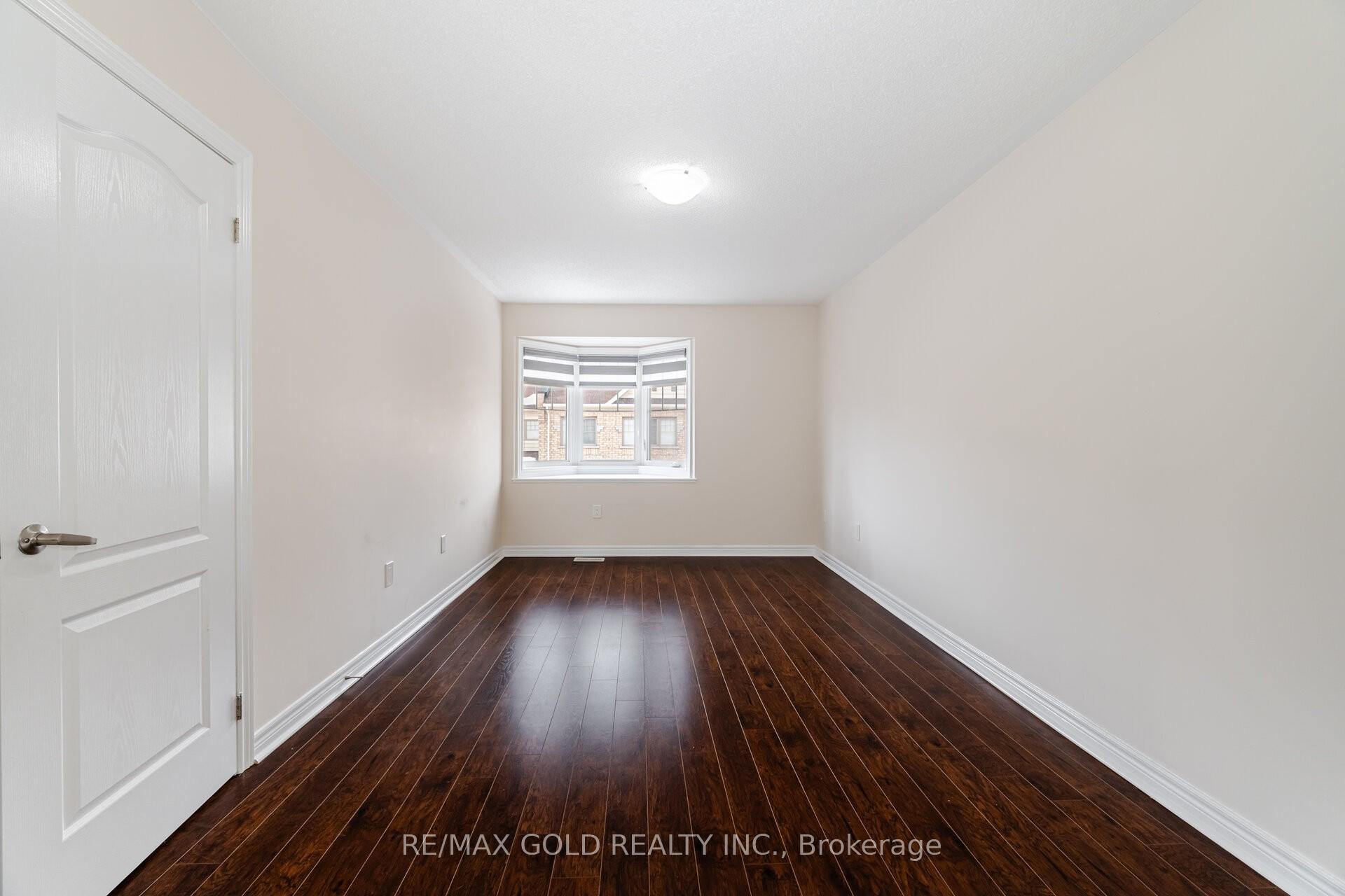 Photo 12 of 33 Davenfield Circle, Brampton, Bram East — HOMEH