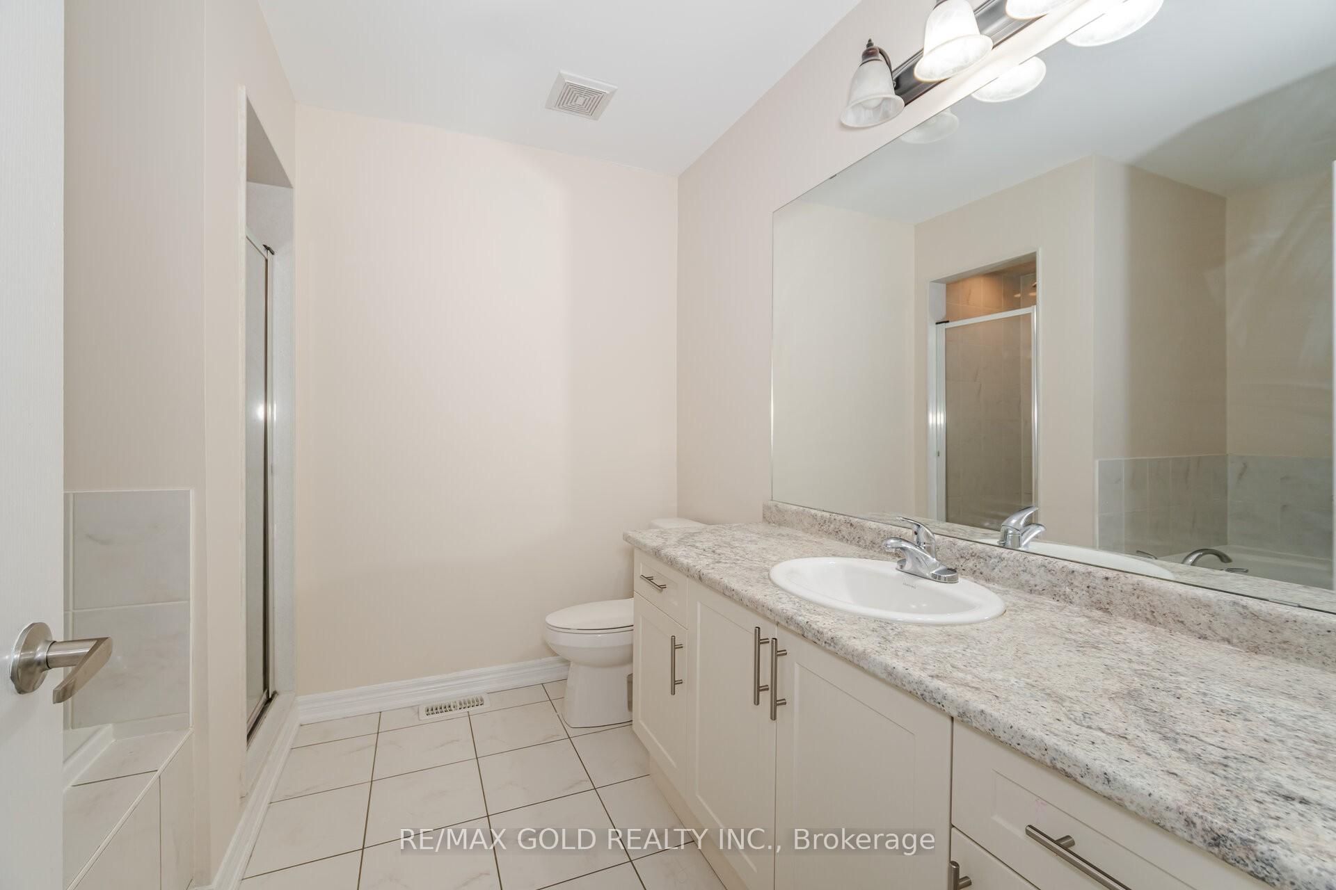 Photo 13 of 33 Davenfield Circle, Brampton, Bram East — HOMEH