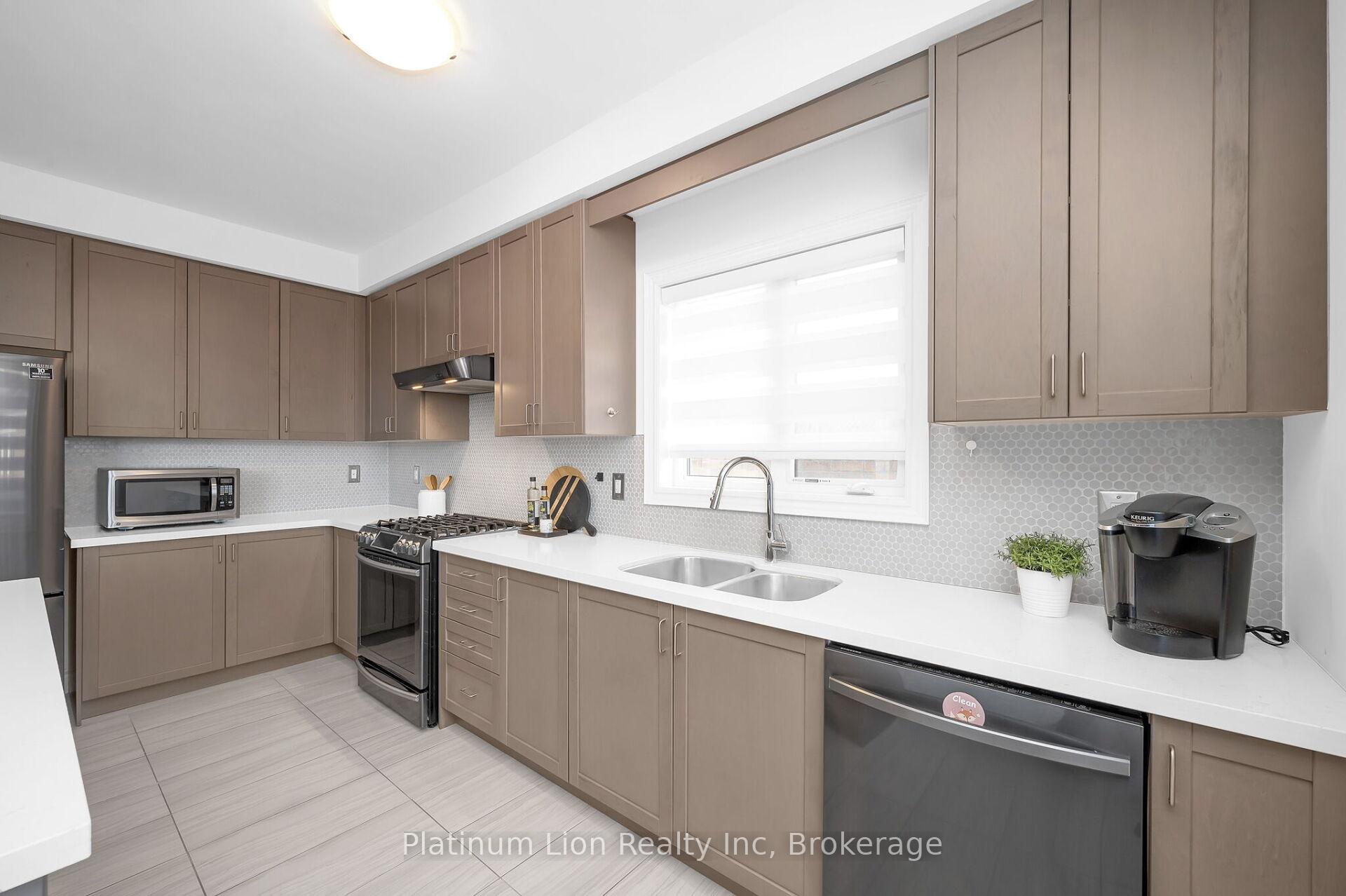 Photo 16 of 95 Mcknight Avenue, Hamilton, Waterdown — HOMEH