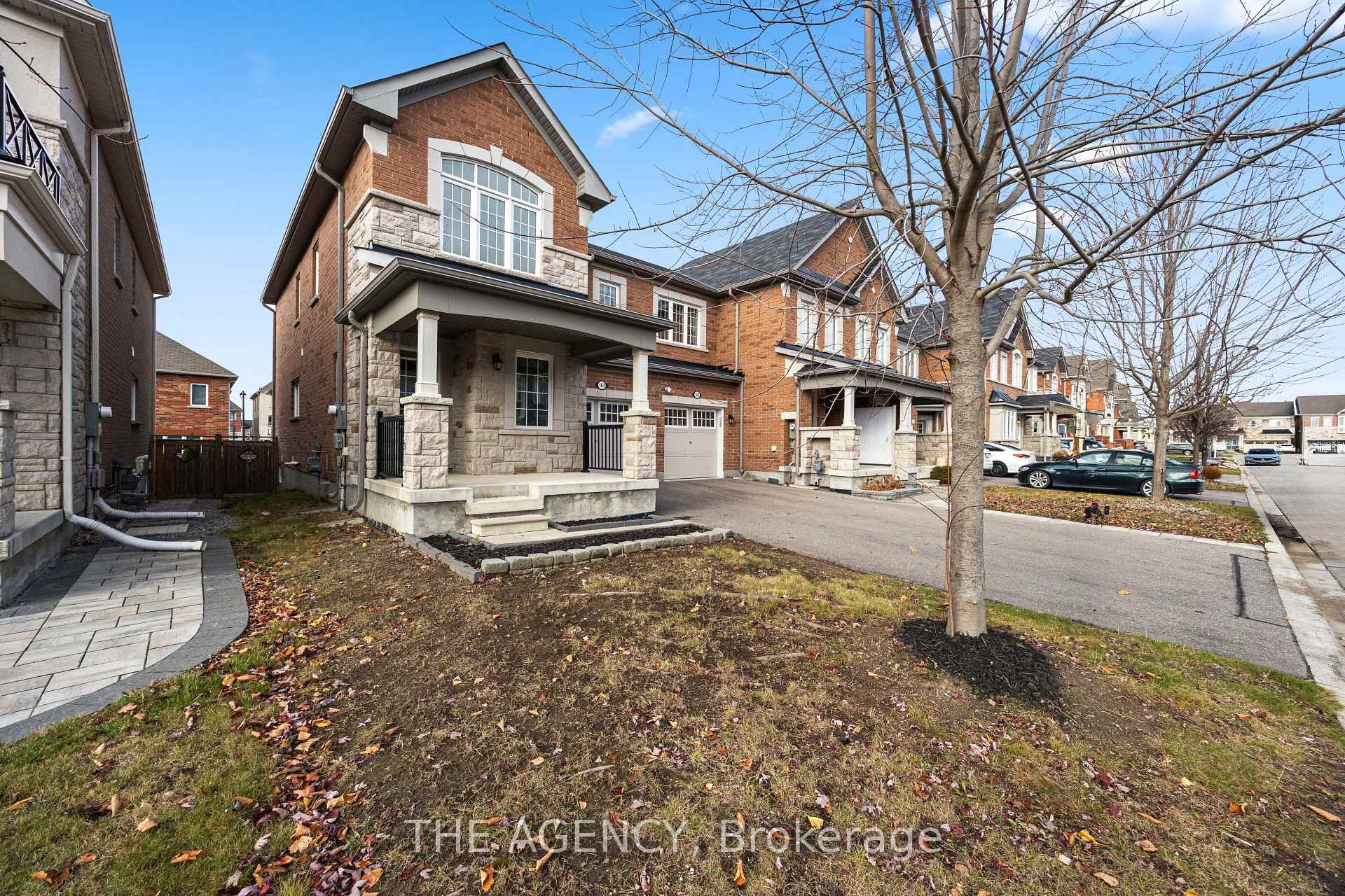 Photo 2 of 163 Payne Crescent, Aurora, Rural Aurora — HOMEH