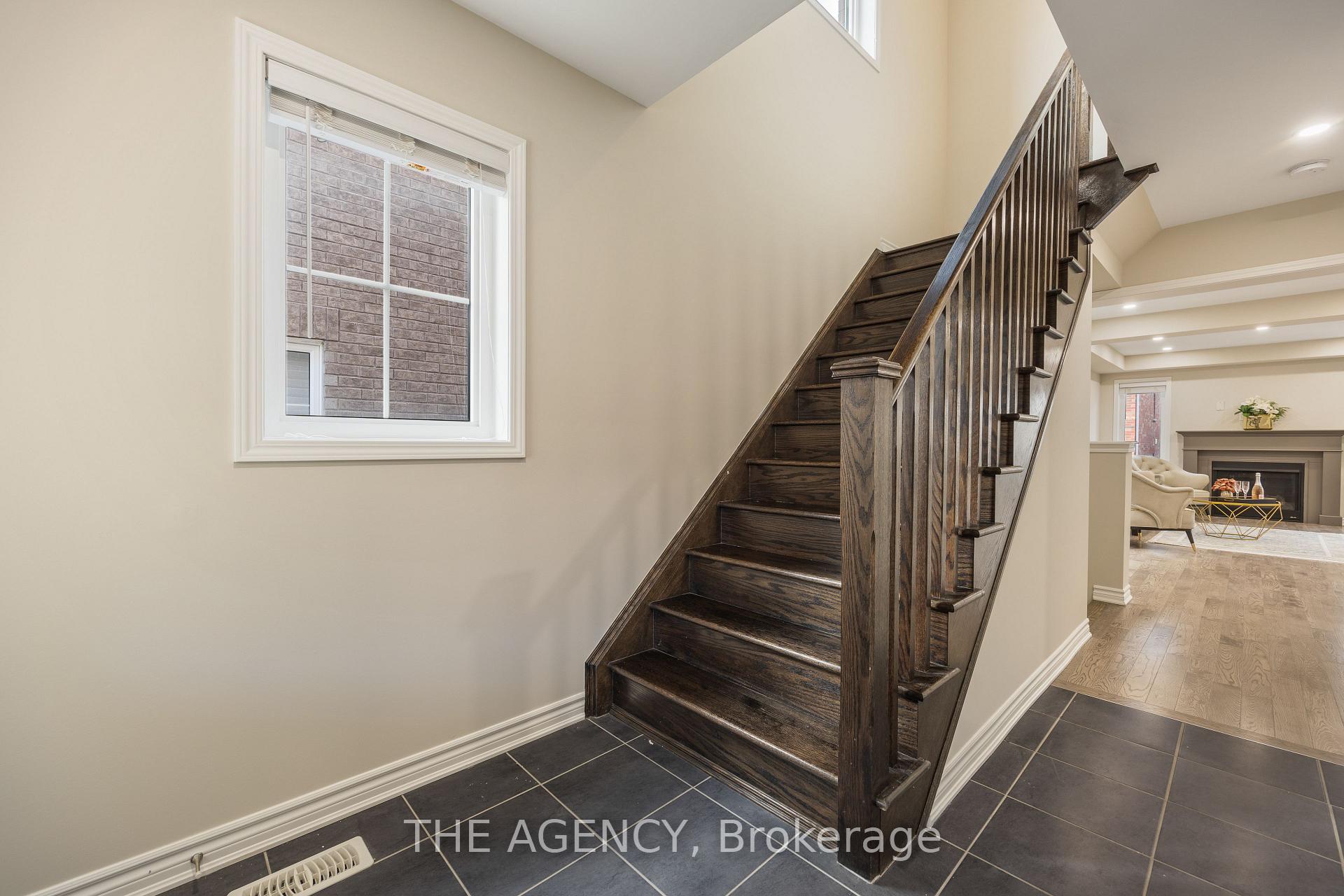Photo 6 of 163 Payne Crescent, Aurora, Rural Aurora — HOMEH