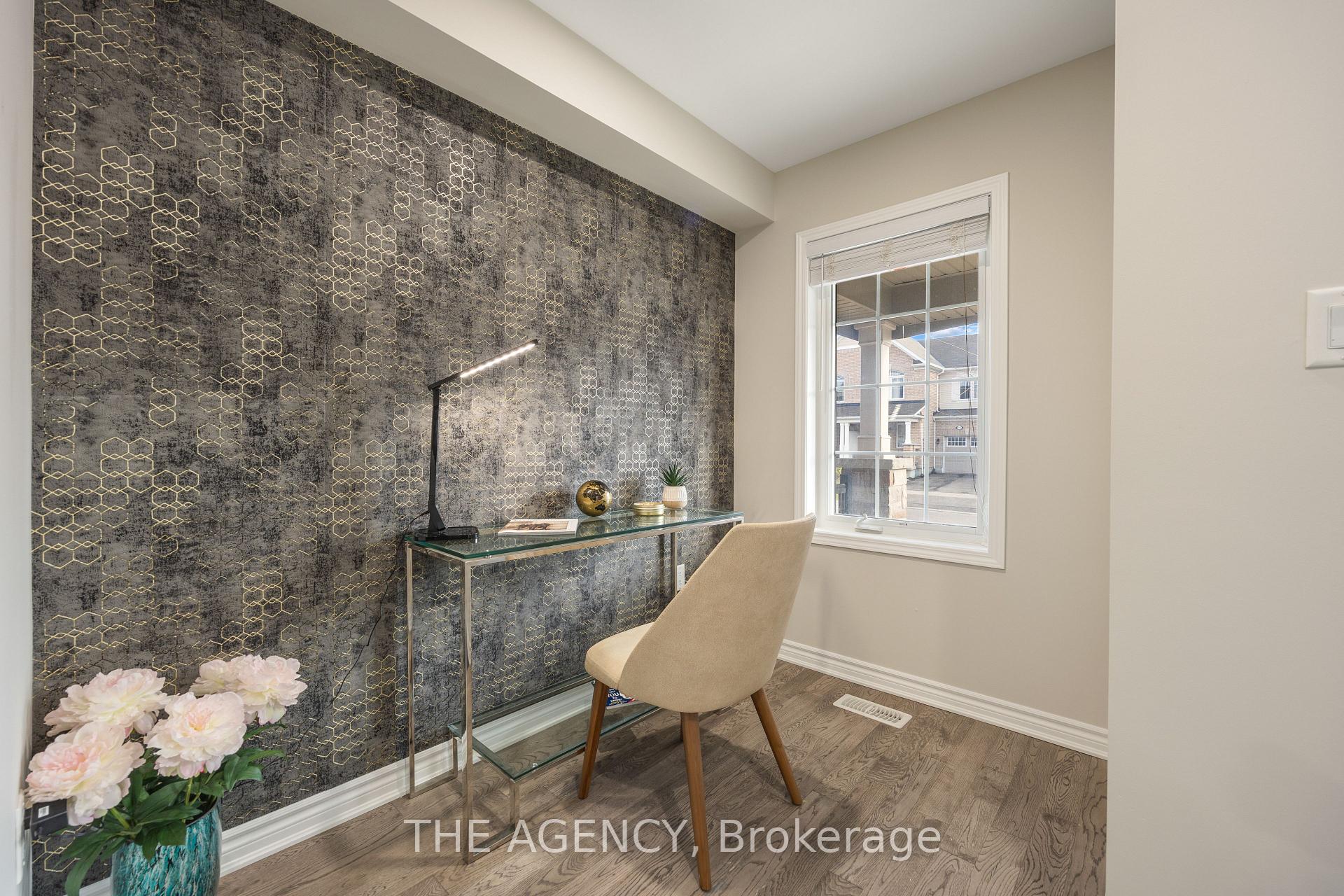 Photo 7 of 163 Payne Crescent, Aurora, Rural Aurora — HOMEH