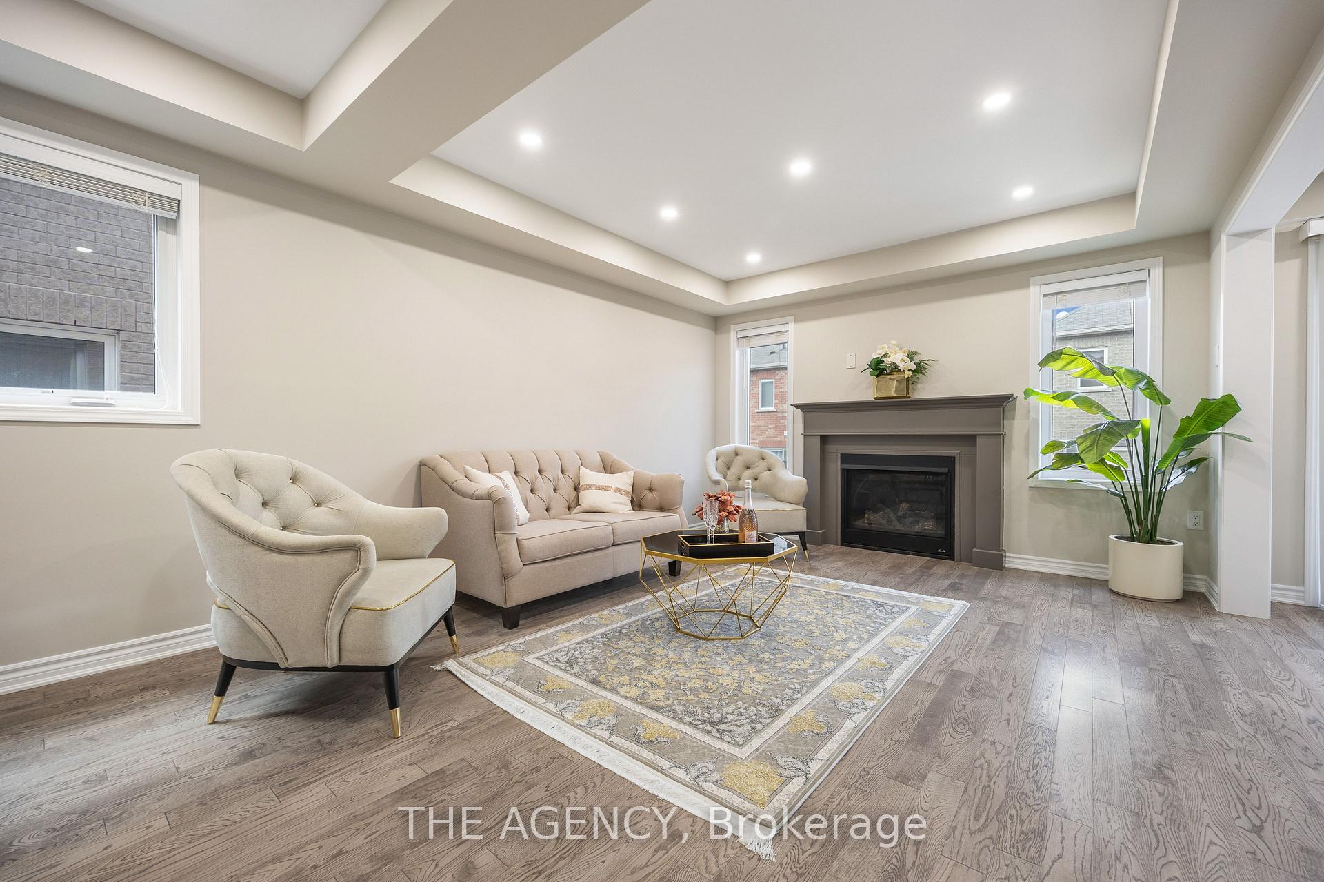 Photo 10 of 163 Payne Crescent, Aurora, Rural Aurora — HOMEH
