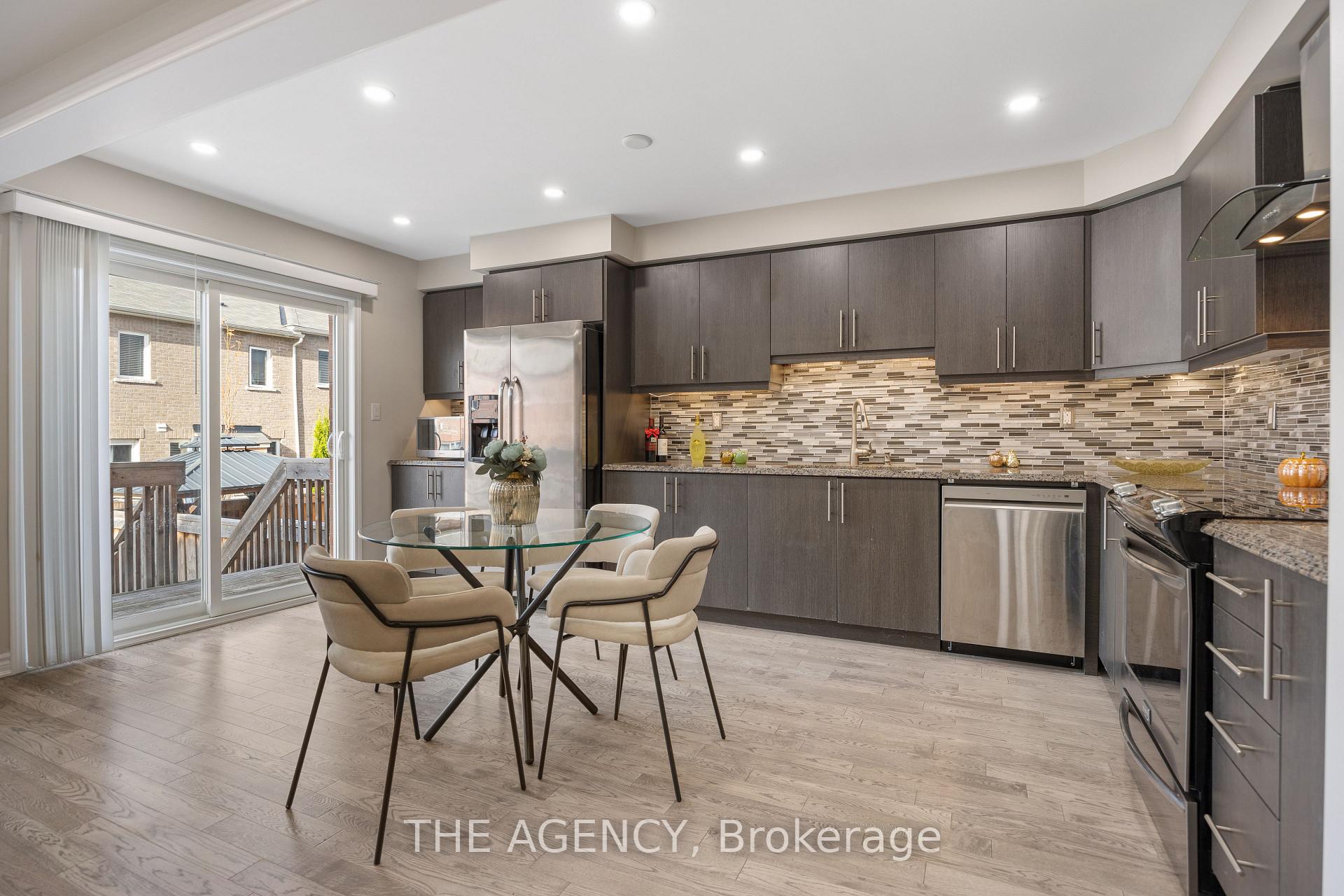 Photo 15 of 163 Payne Crescent, Aurora, Rural Aurora — HOMEH
