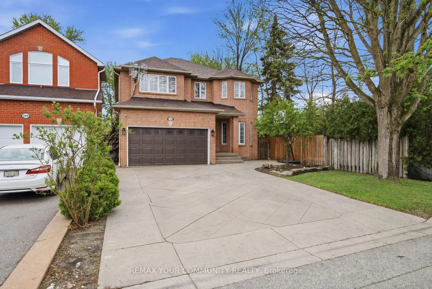 Photo 1 of 405 Searles Court, Mississauga, Hurontario — HOMEH