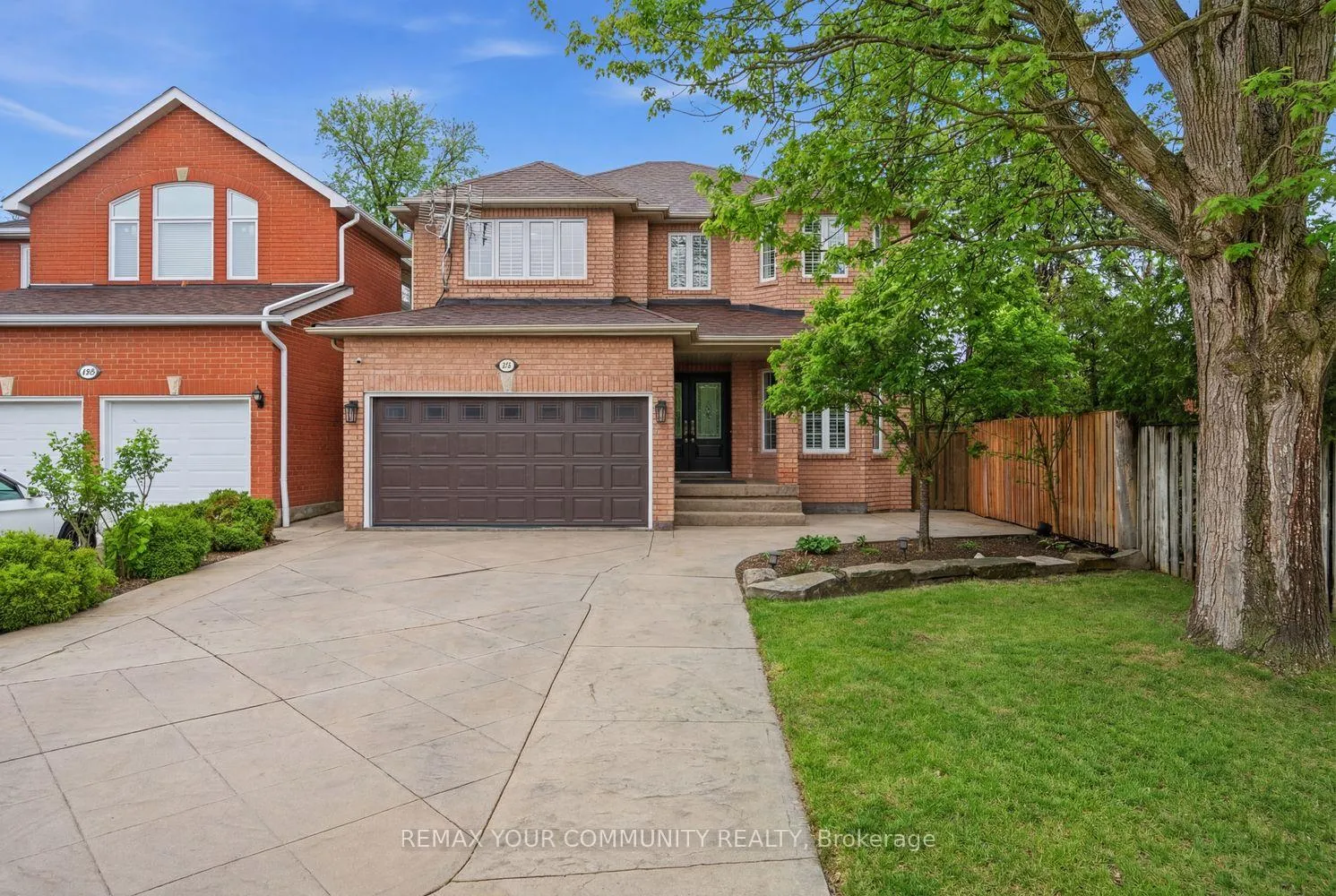Photo 2 of 405 Searles Court, Mississauga, Hurontario — HOMEH
