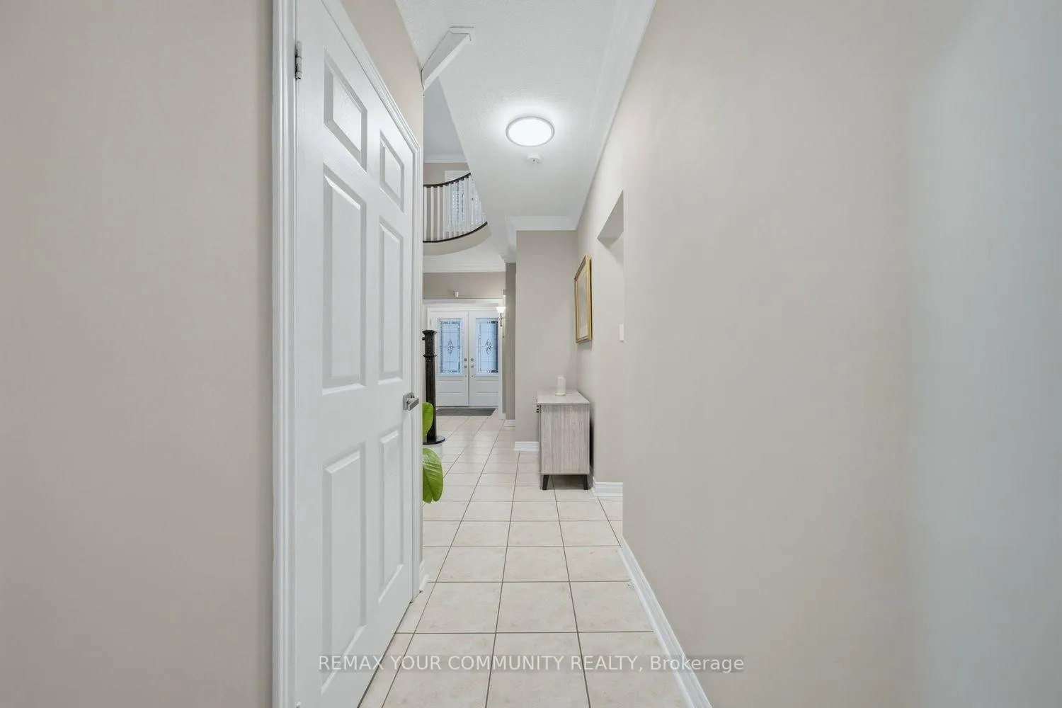 Photo 6 of 405 Searles Court, Mississauga, Hurontario — HOMEH