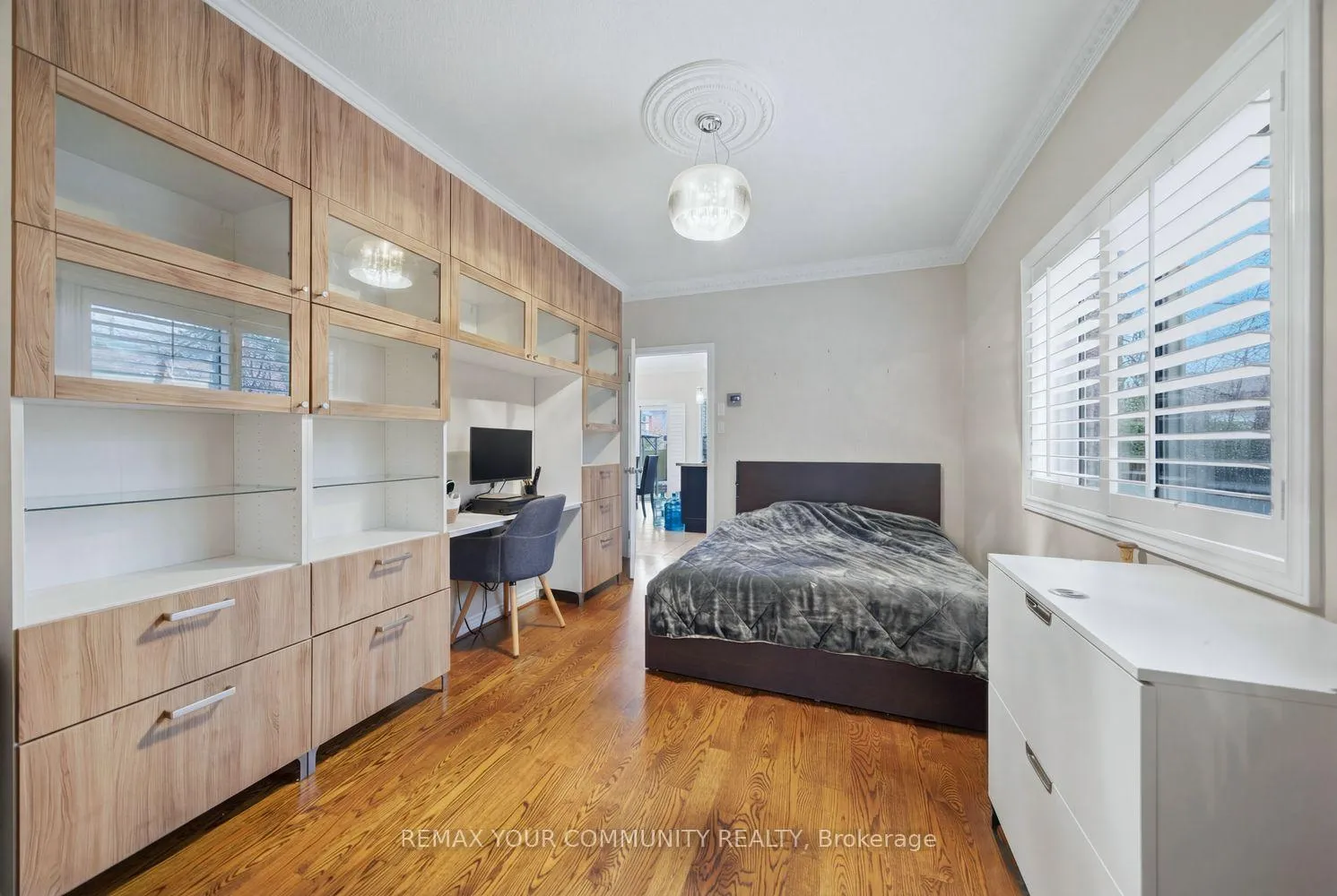 Photo 9 of 405 Searles Court, Mississauga, Hurontario — HOMEH