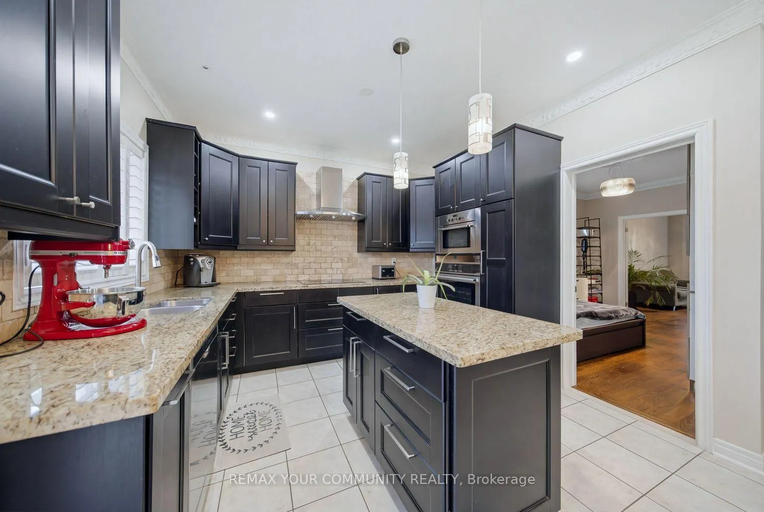 Photo 13 of 405 Searles Court, Mississauga, Hurontario — HOMEH