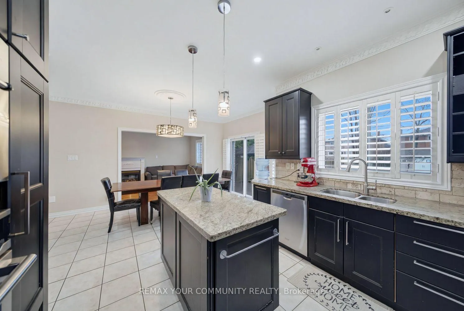 Photo 15 of 405 Searles Court, Mississauga, Hurontario — HOMEH