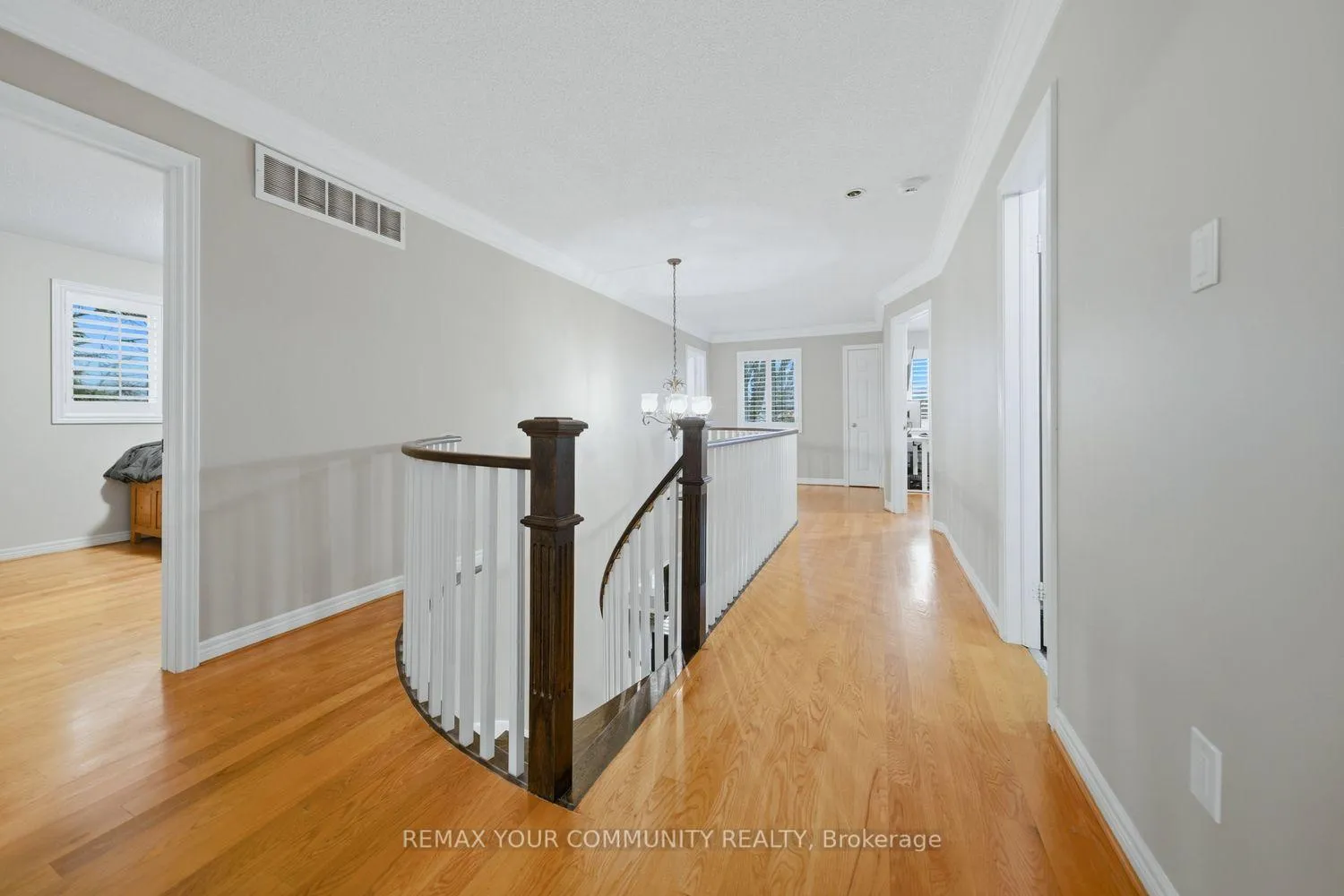 Photo 21 of 405 Searles Court, Mississauga, Hurontario — HOMEH